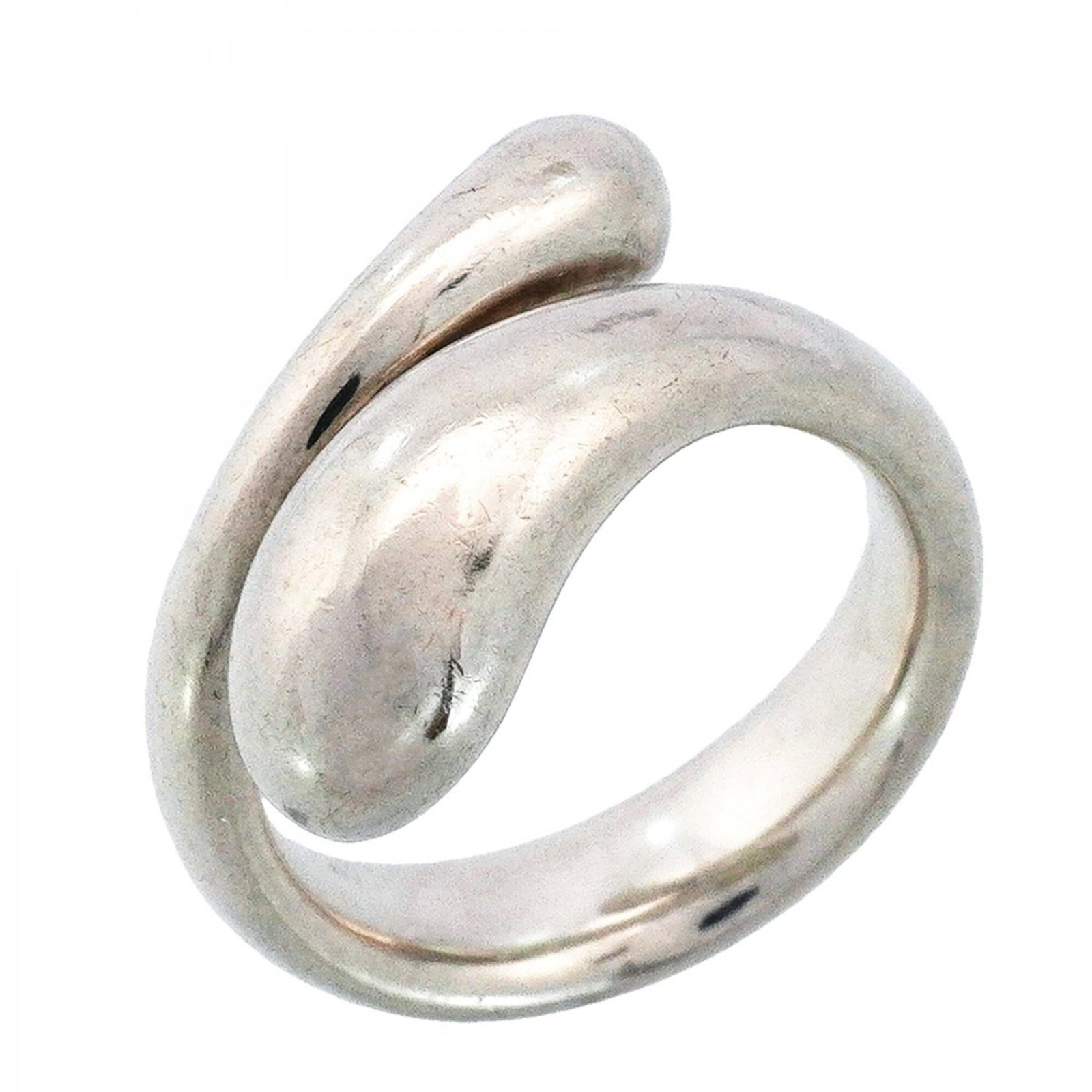 Tiffany Band Ring Silver 925: Tiffany Band Ring Silver 925 The Tiffany Band Ring Silver 925 features a sleek design made from high-quality silver. With its classic style and durable construction, it's perfect for everyday wear. Th
