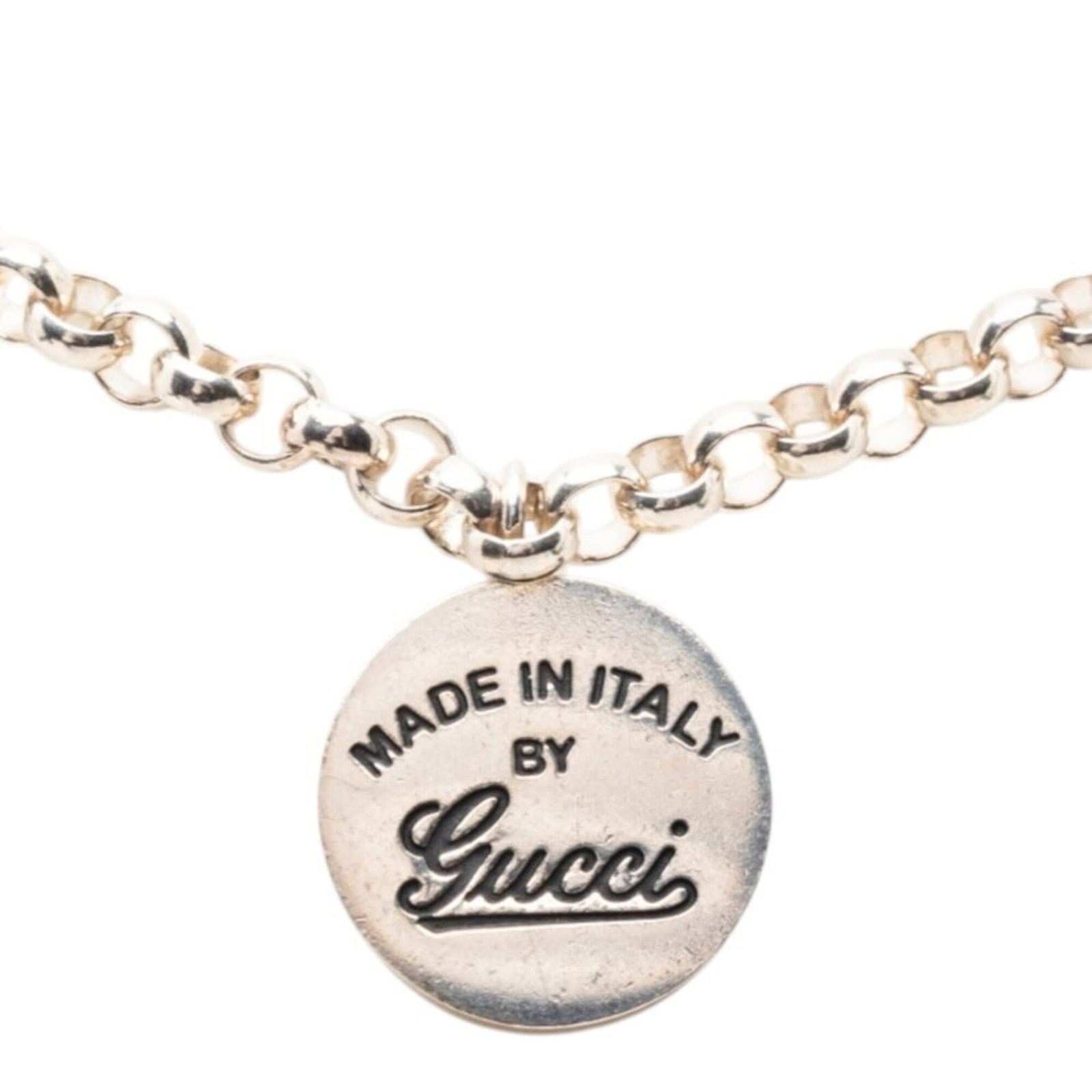 Silver Pendant Logo Gucci Necklace Women's: Silver Pendant Logo Gucci Necklace Women's Silver Pendant Logo Gucci Necklace Women's - A stylish and elegant accessory, this 44 cm silver necklace features a 15mm x 15mm pendant with the iconic Gucci