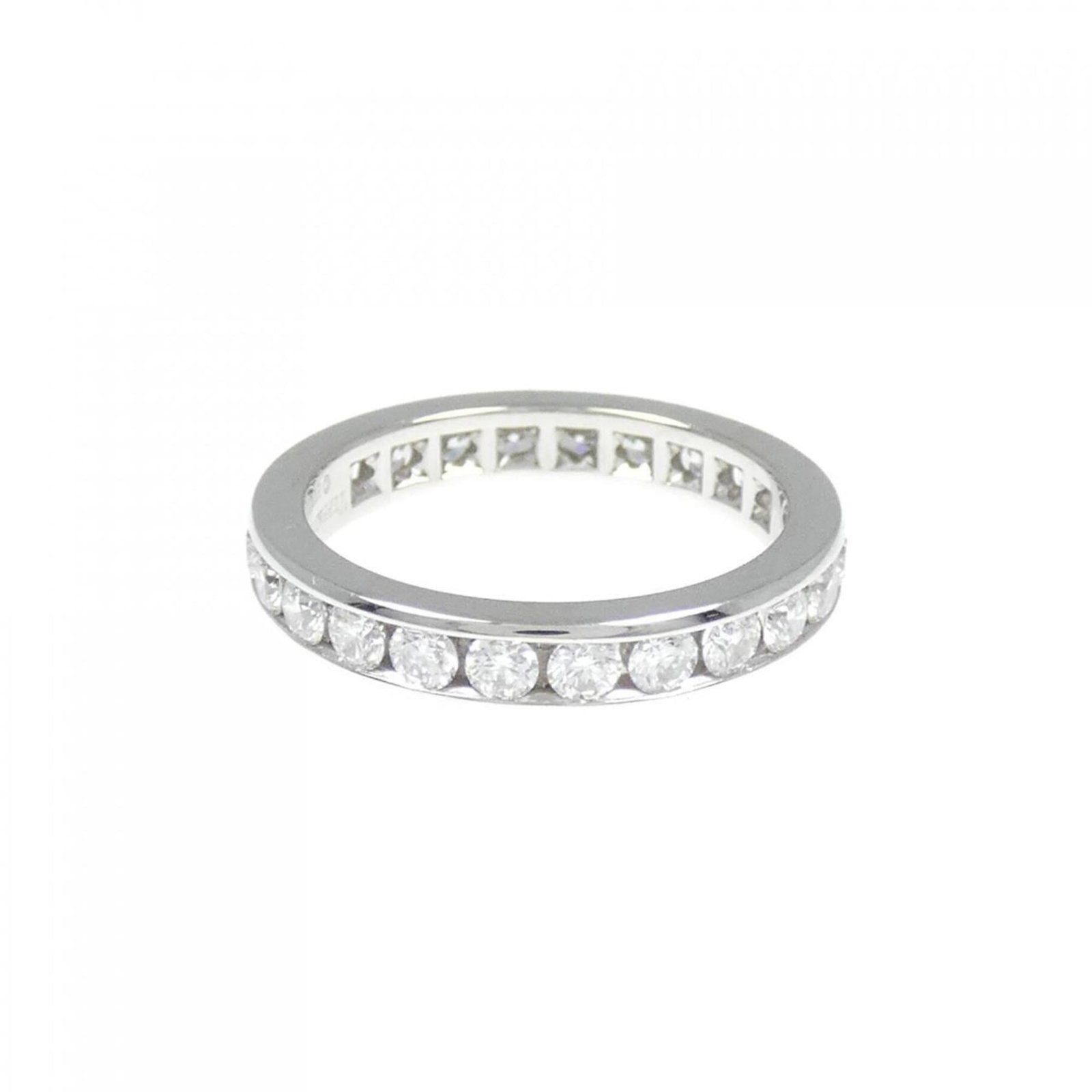 Tiffany band ring platinum: Tiffany band ring platinum Platinum band ring from Tiffany featuring a diamond stone, available in US size 4.5 and in very good condition with some minor scratches and dirt. The ring bears the Tiffany