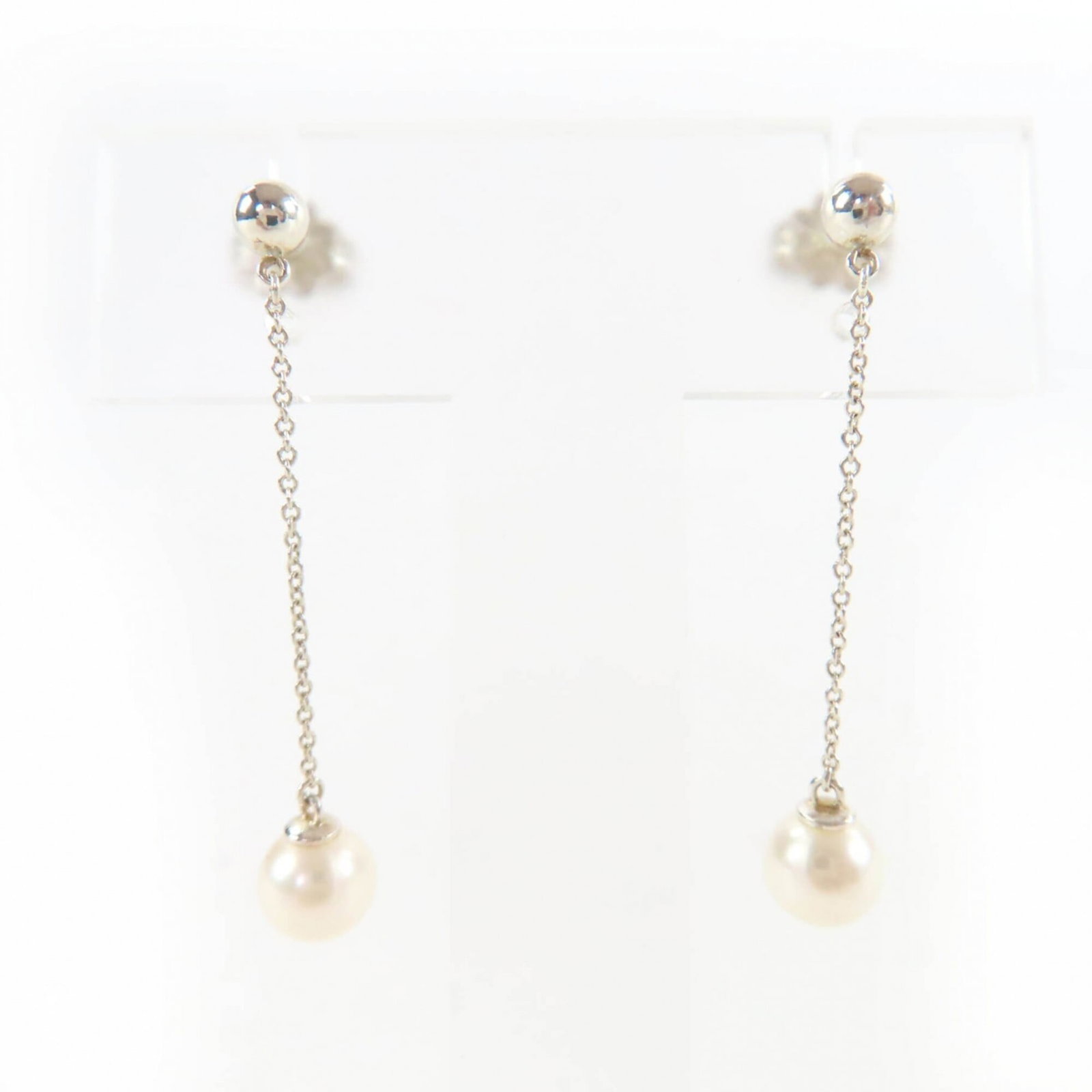 Drop earrings silver 925 by Tiffany: Drop earrings silver 925 by Tiffany Silver 925 drop earrings by Tiffany, featuring a delicate design with a subtle silver finish. The earrings measure 4mm in length and have a small diameter of 0.02 i