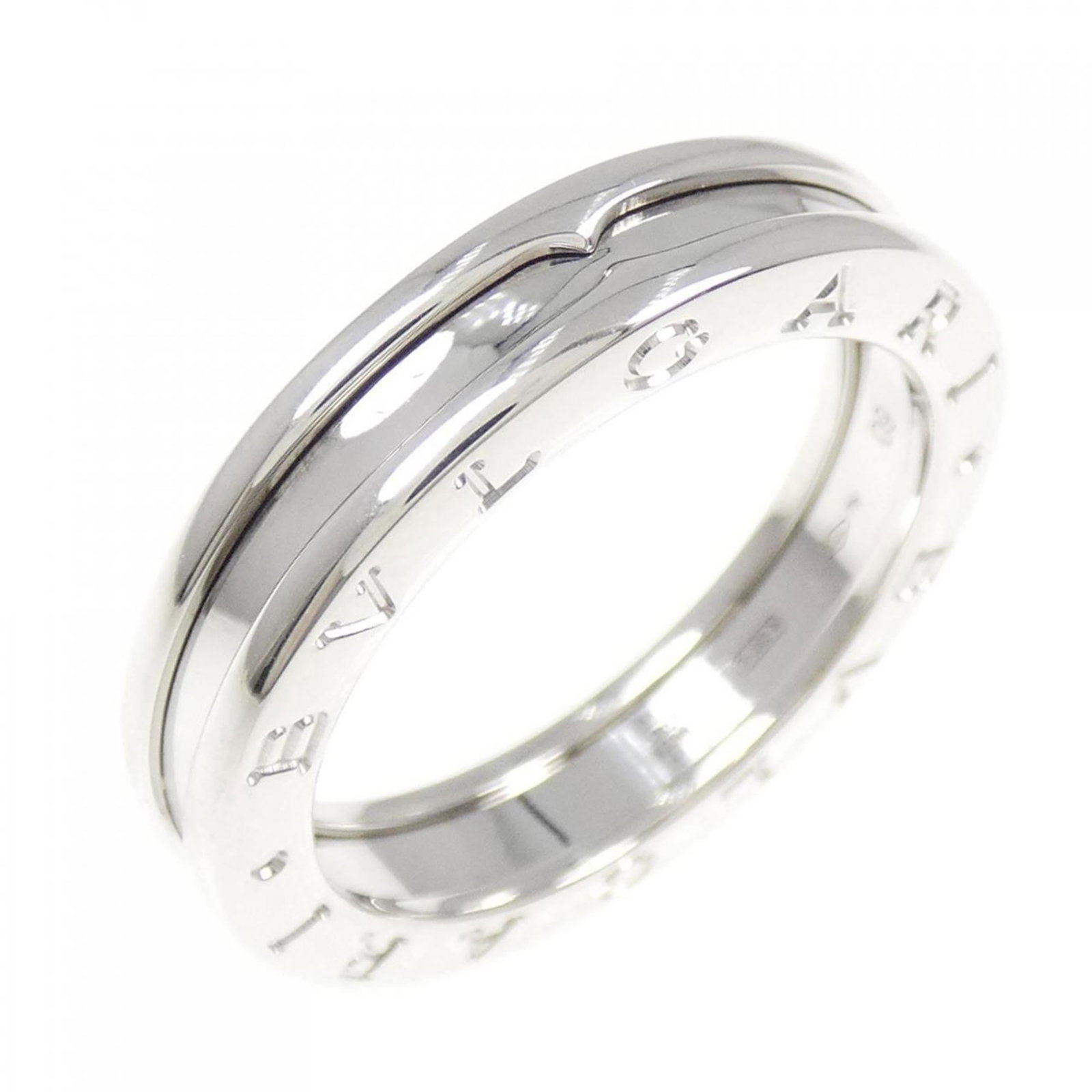 Bvlgari Band Ring White Gold: Bvlgari Band Ring White Gold Bvlgari Band Ring White Gold features a sleek, white gold design with subtle traces of usage and minor scratches. This pre-owned band ring showcases the luxury brand's sig