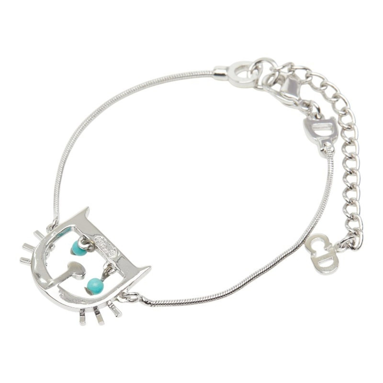Metal Charm Christian Dior: Metal Charm Christian Dior Silver Metal Charm from Christian Dior, measuring 20.5cm in length, bears traces of usage and minor scratches. This charm bracelet features a metal design with the iconic