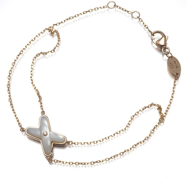 Chaumet Bracelet Mother Of Pearl Diamond Jeux De Liens 18K 750 Rose Gold: Chaumet Bracelet Mother Of Pearl Diamond Jeux De Liens 18K 750 Rose Gold Chaumet's 18k rose gold Jeux de Liens bracelet showcases a stunning mother of pearl diamond, expertly crafted into a delicate