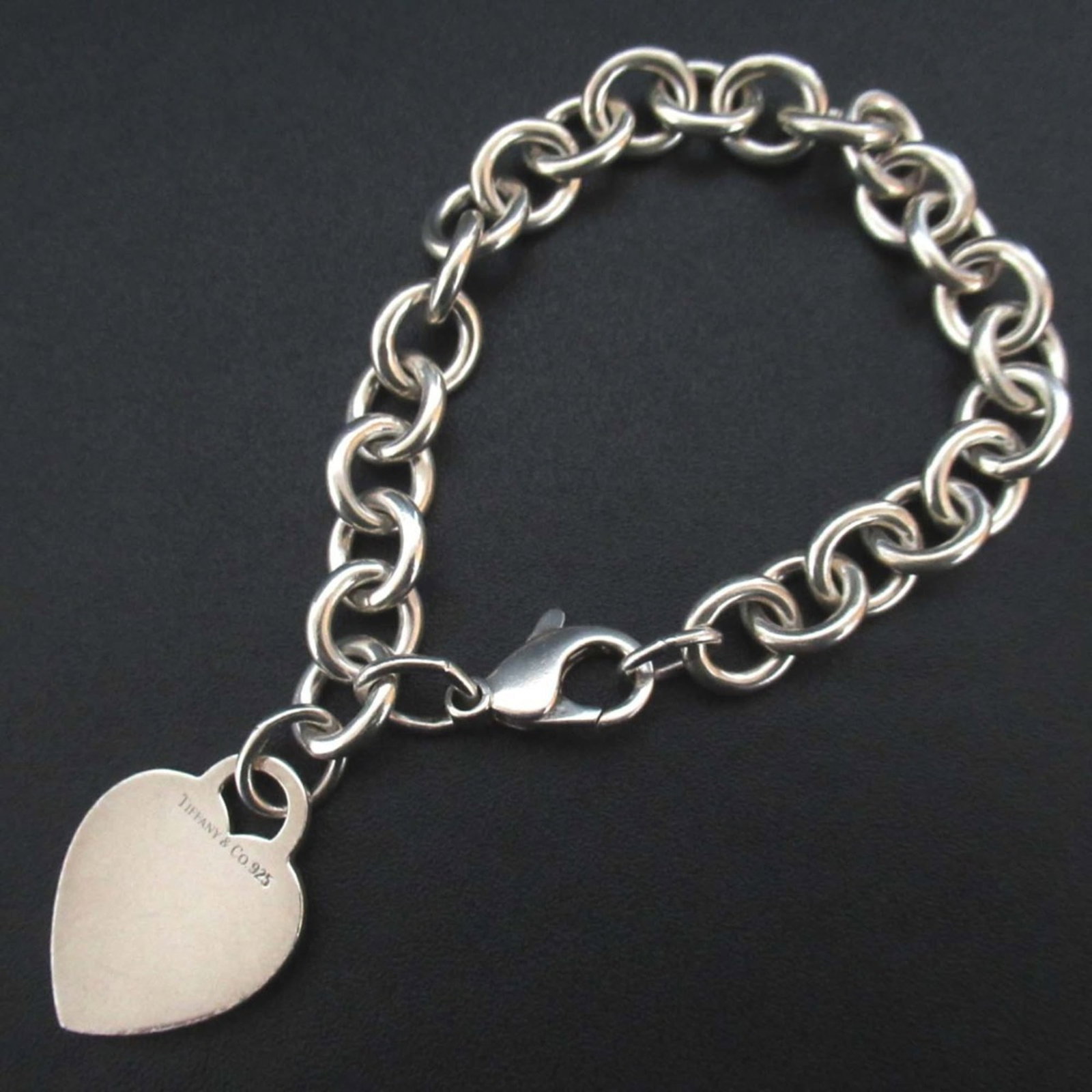Charm Tiffany Bracelet 925 Silver: Charm Tiffany Bracelet 925 Silver Charm Tiffany Bracelet 925 Silver - A beautiful, like-new charm bracelet made from high-quality silver. Measuring 17.5cm in length, it features a sleek design that ad