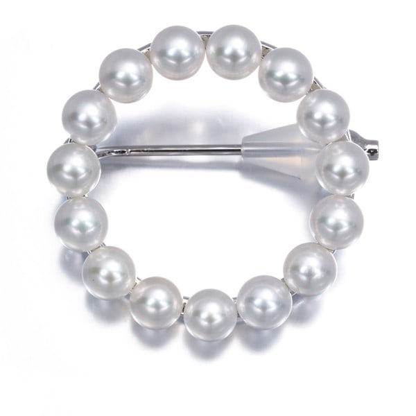 Mikimoto Brooch Baby Akoya Pearl 4.3Mm Circle Silver: Mikimoto Brooch Baby Akoya Pearl 4.3Mm Circle Silver The Mikimoto Brooch Baby Akoya Pearl 4.3Mm Circle Silver boasts a stunning 4.3mm round Akoya pearl at its center, surrounded by a delicate silver