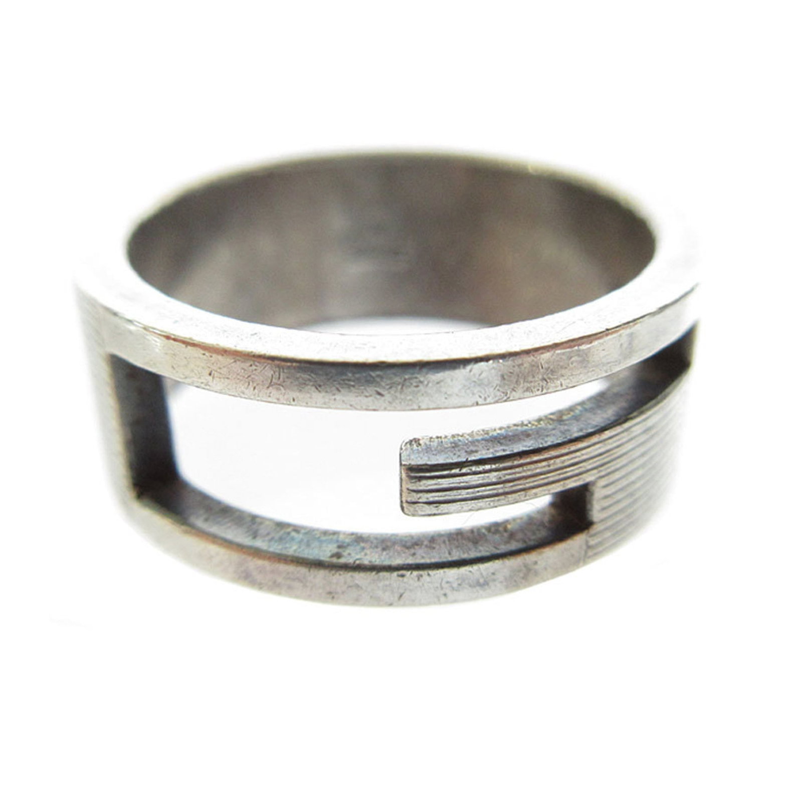 Gucci ring band silver 925: Gucci ring band silver 925 Silver 925 band ring from Gucci, available in size 14 US and 6.5 EU, bearing the signature of the designer. This used item features a silver finish with traces of usage,