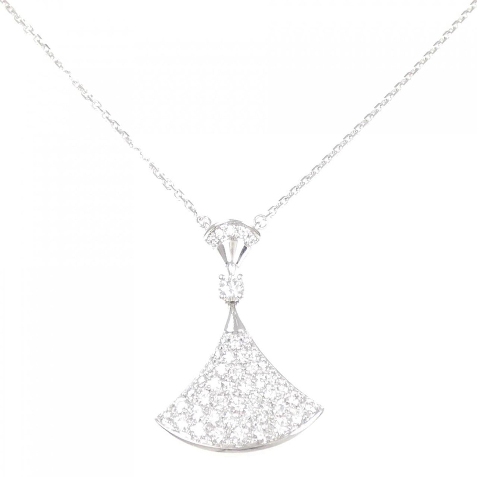 Dream Diva's Bvlgari Necklace: Dream Diva's Bvlgari Necklace White gold Bvlgari necklace with a diamond pendant, crafted in 18K white gold and featuring a 27.6mm x 19.5mm diamond pendant set within a 41-43cm adjustable chain. This 