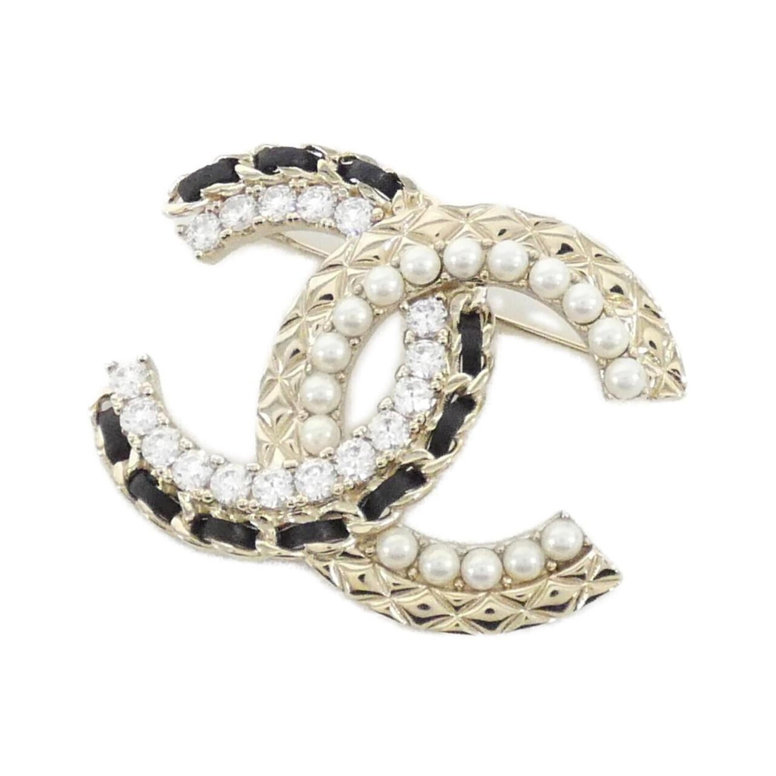 Chanel Brooch Leather: Chanel Brooch Leather Black leather brooch from Chanel, featuring gold accents and a white background. The brooch measures 4cm x 5.5cm and bears some minor scratches and dirt, but remains in very good
