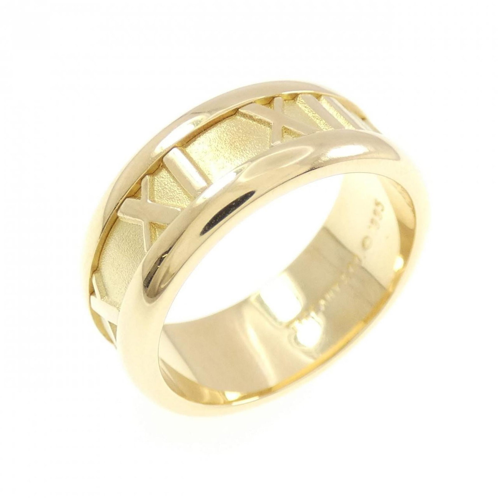 Tiffany Ring Gold Yellow 18K: Tiffany Ring Gold Yellow 18K Tiffany's iconic yellow gold band ring, crafted from 18K gold, boasts a timeless design. This like-new condition ring features the Tiffany brand and has been carefully pre