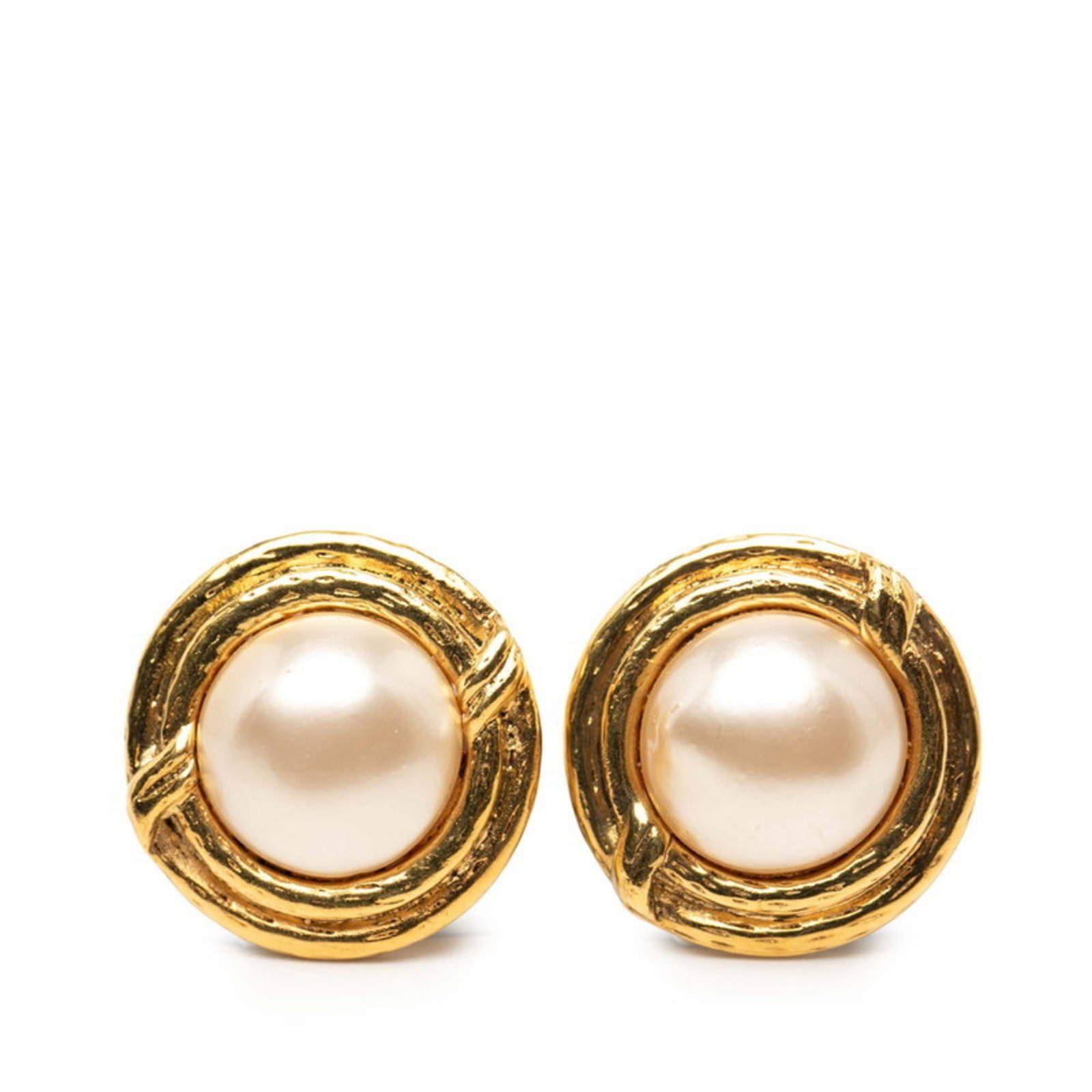 Chanel Clip Earrings: Chanel Clip Earrings Chanel Clip Earrings in Gold Feature the iconic interlocking CC design, a timeless symbol of luxury and sophistication. With their sleek, minimalist silhouette and durable constru