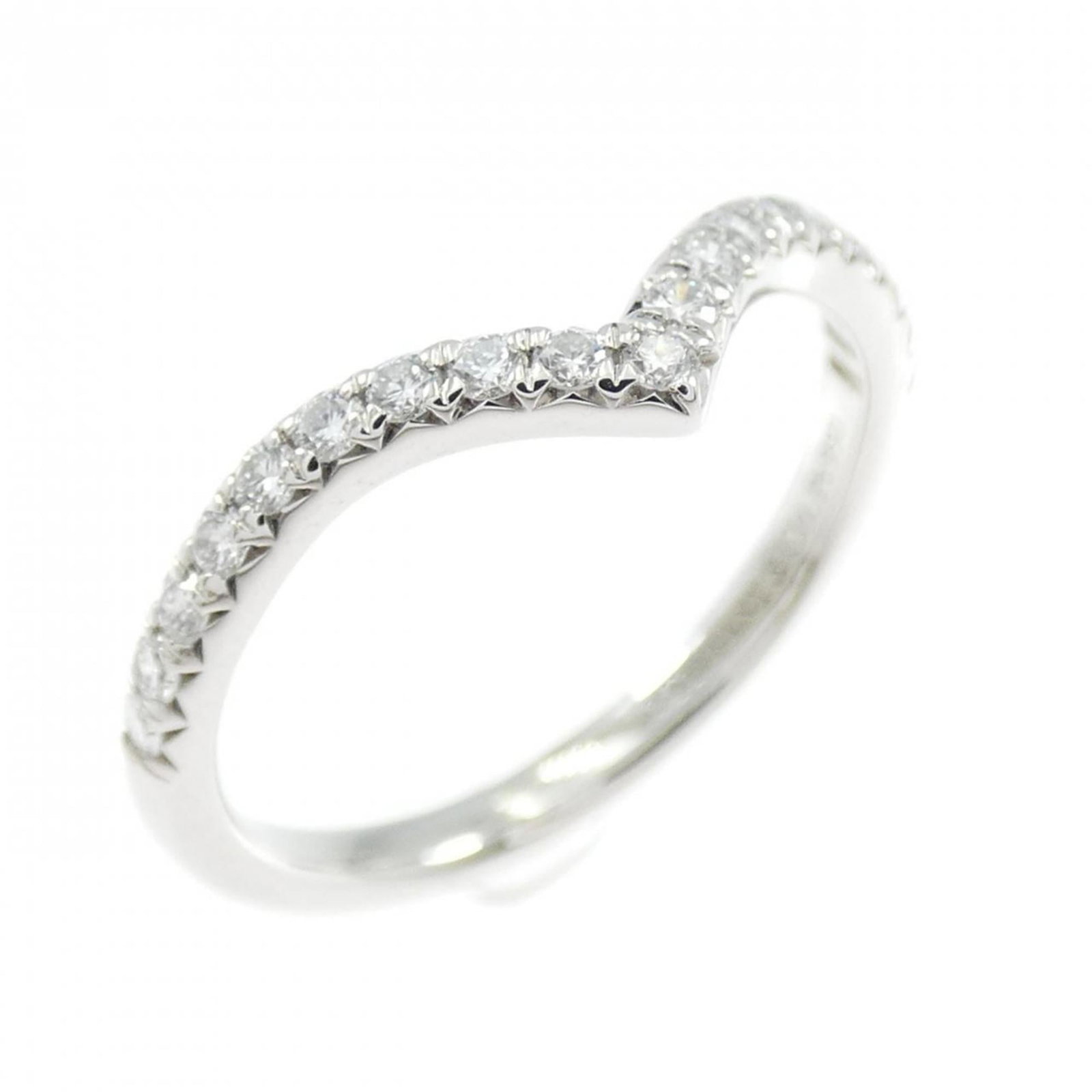 Platinum ring by Tiffany band: Platinum ring by Tiffany band Platinum ring by Tiffany & Co. boasts a sleek design, featuring a diamond stone set in a high-quality platinum band. The ring is made from 950 platinum and falls within