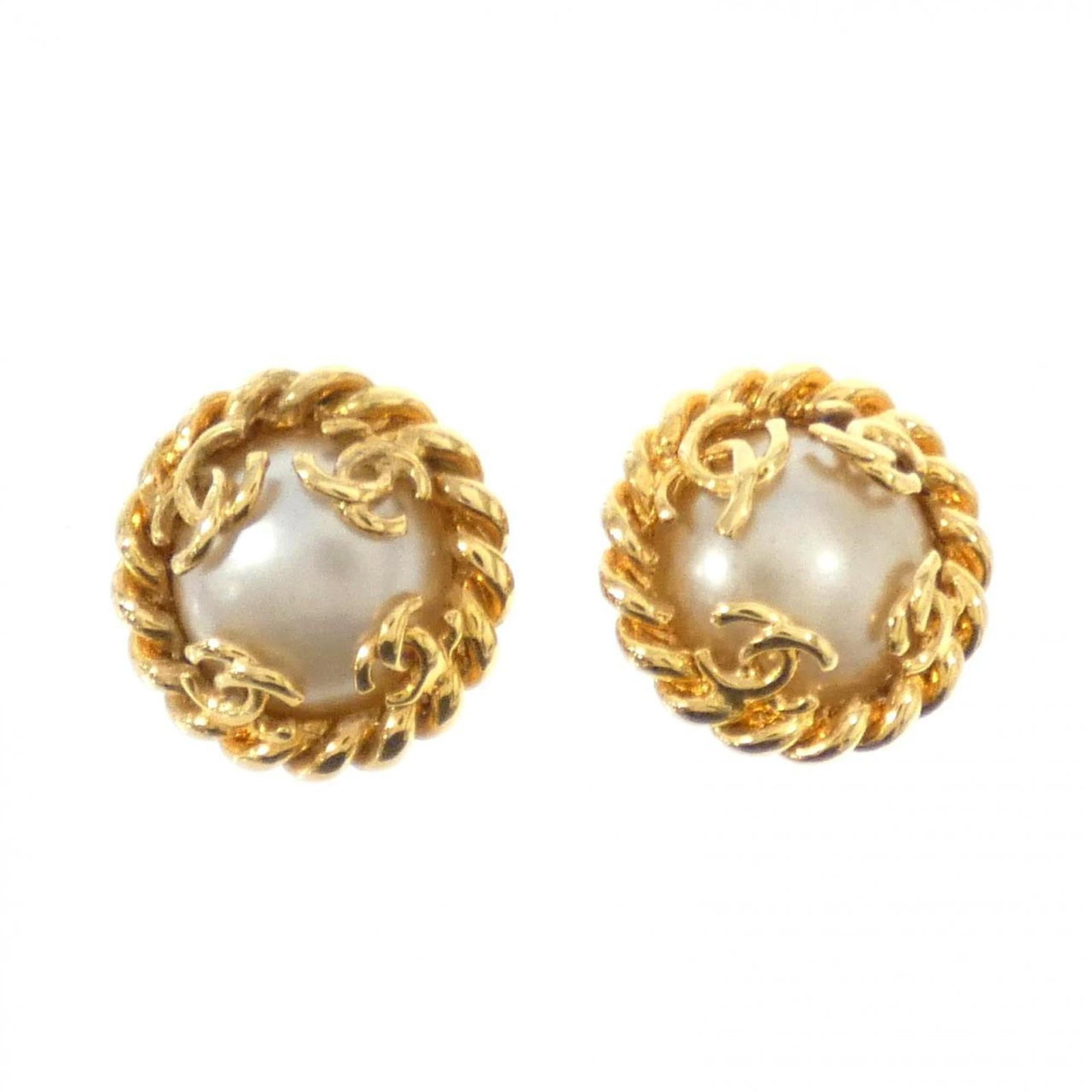 Chanel Clip Earrings: Chanel Clip Earrings Chanel Clip Earrings in White, featuring a classic design with a subtle clip-on mechanism, are available for purchase. Measuring 27mm x 27mm, these earrings showcase the iconic