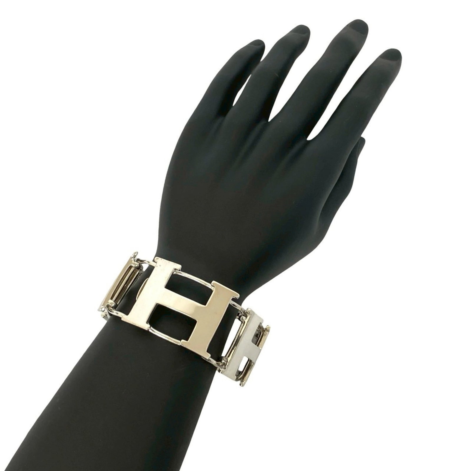 Hermes Charm Bracelet of Silver: Hermes Charm Bracelet of Silver Silver charm bracelet from Hermes, featuring a classic design with subtle wear evident in the form of scratches and minor dirt accumulation. The piece measures 20cm in
