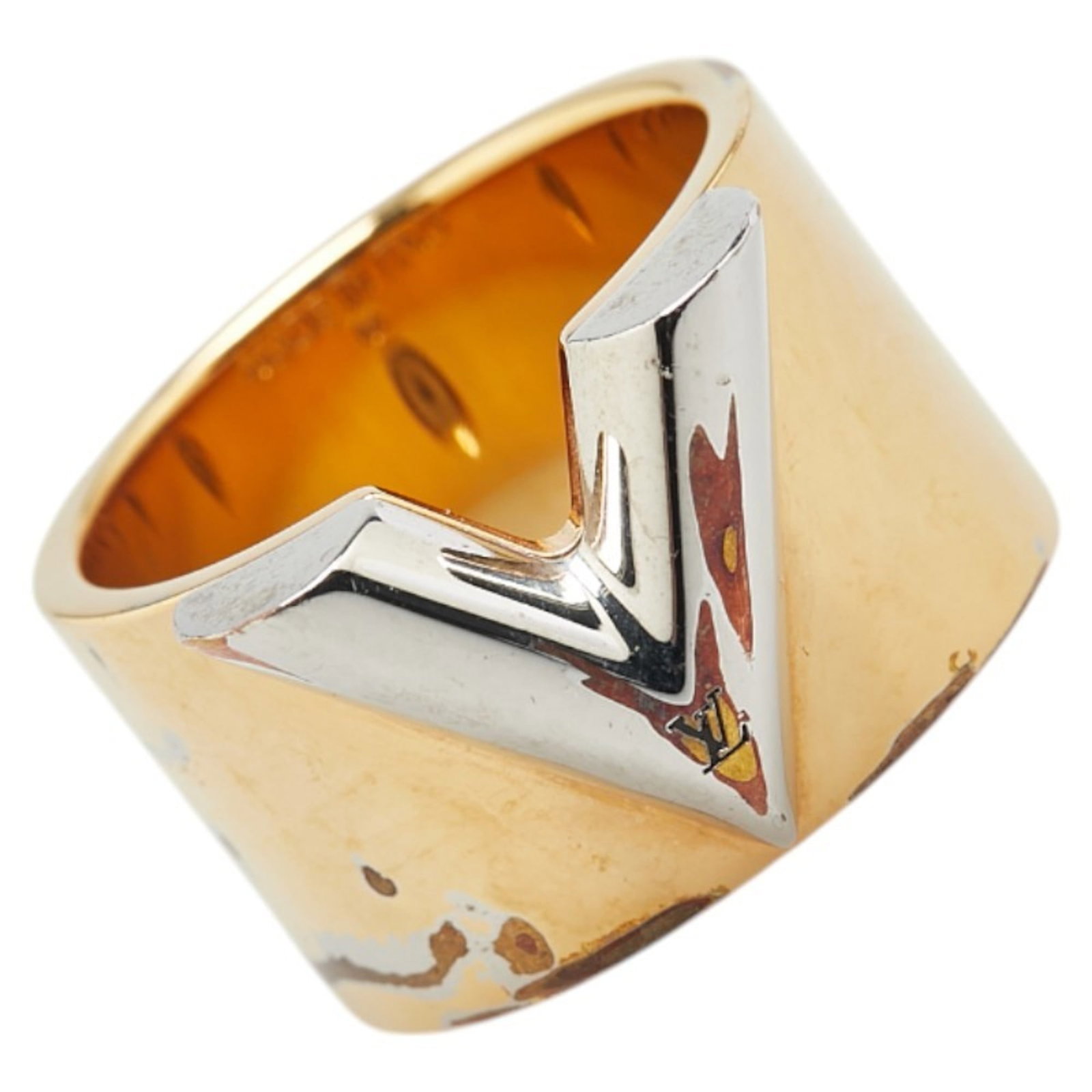 Metal ring band Louis Vuitton: Metal ring band Louis Vuitton Gold and Silver Metal Louis Vuitton Band Ring for Women. This metal band ring features a classic design with a width of 12.6mm, available in gold and silver colors.