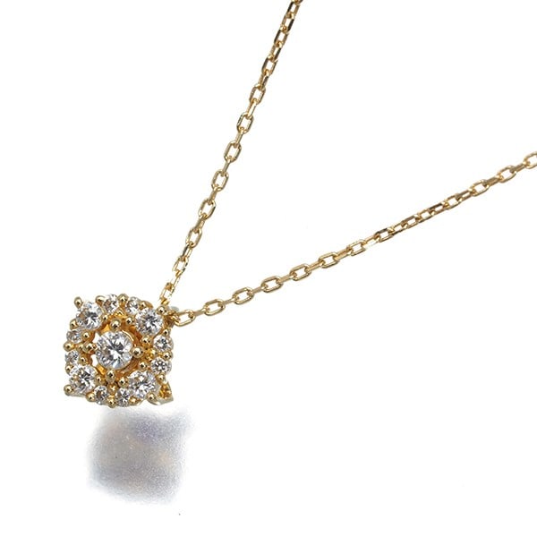 Ponte Vecchio Necklace Diamond 0.10Ct 18K 750 Yellow Gold: Ponte Vecchio Necklace Diamond 0.10Ct 18K 750 Yellow Gold The Ponte Vecchio Necklace features a stunning 0.10 carat diamond pendant set in 18k yellow gold, showcasing the beauty of natural craftsmansh