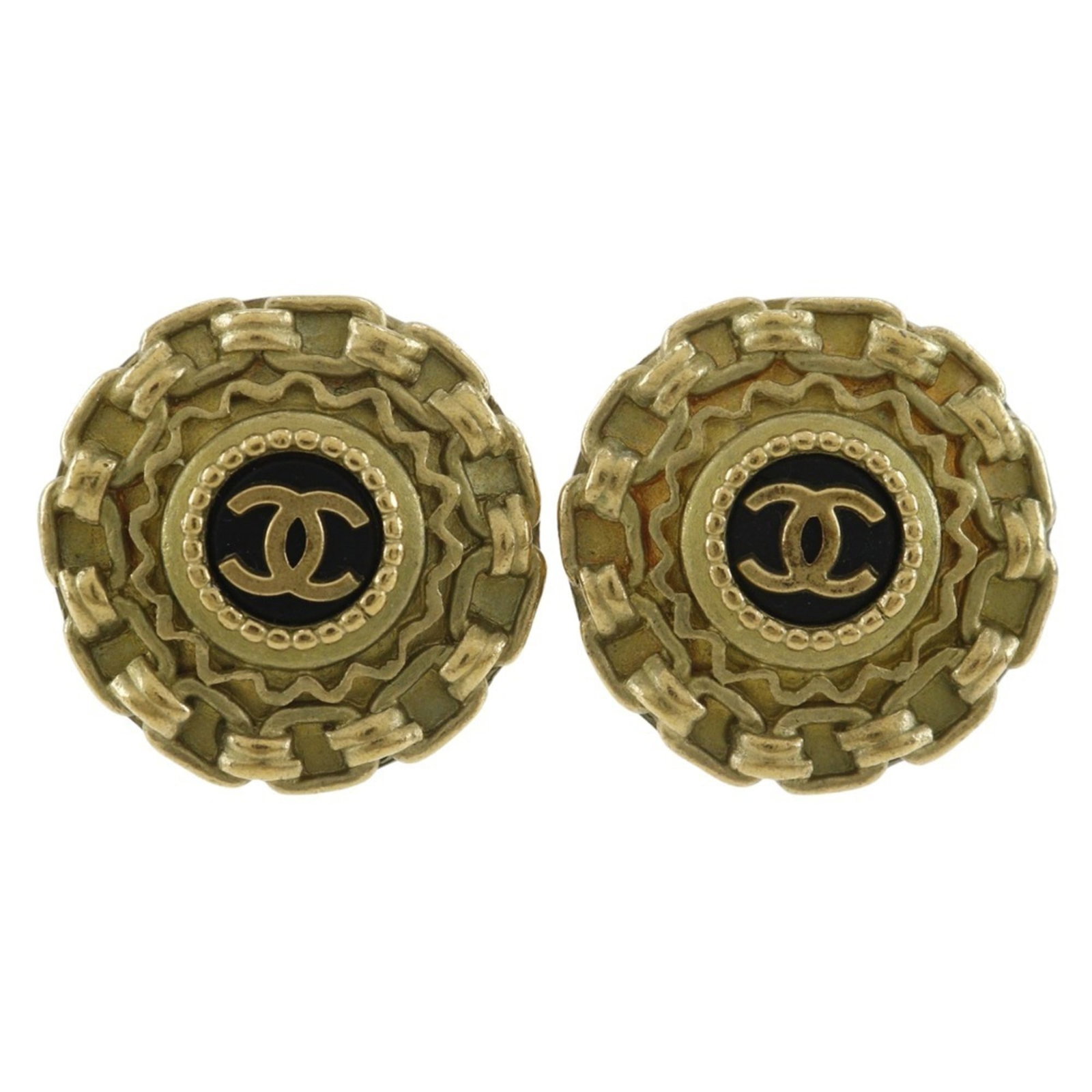 Clip earrings gold plating by Chanel: Clip earrings gold plating by Chanel Clip earrings in gold plating by Chanel, bearing traces of usage and minor damages. These small yet elegant accessories feature a classic design that adds a touch 