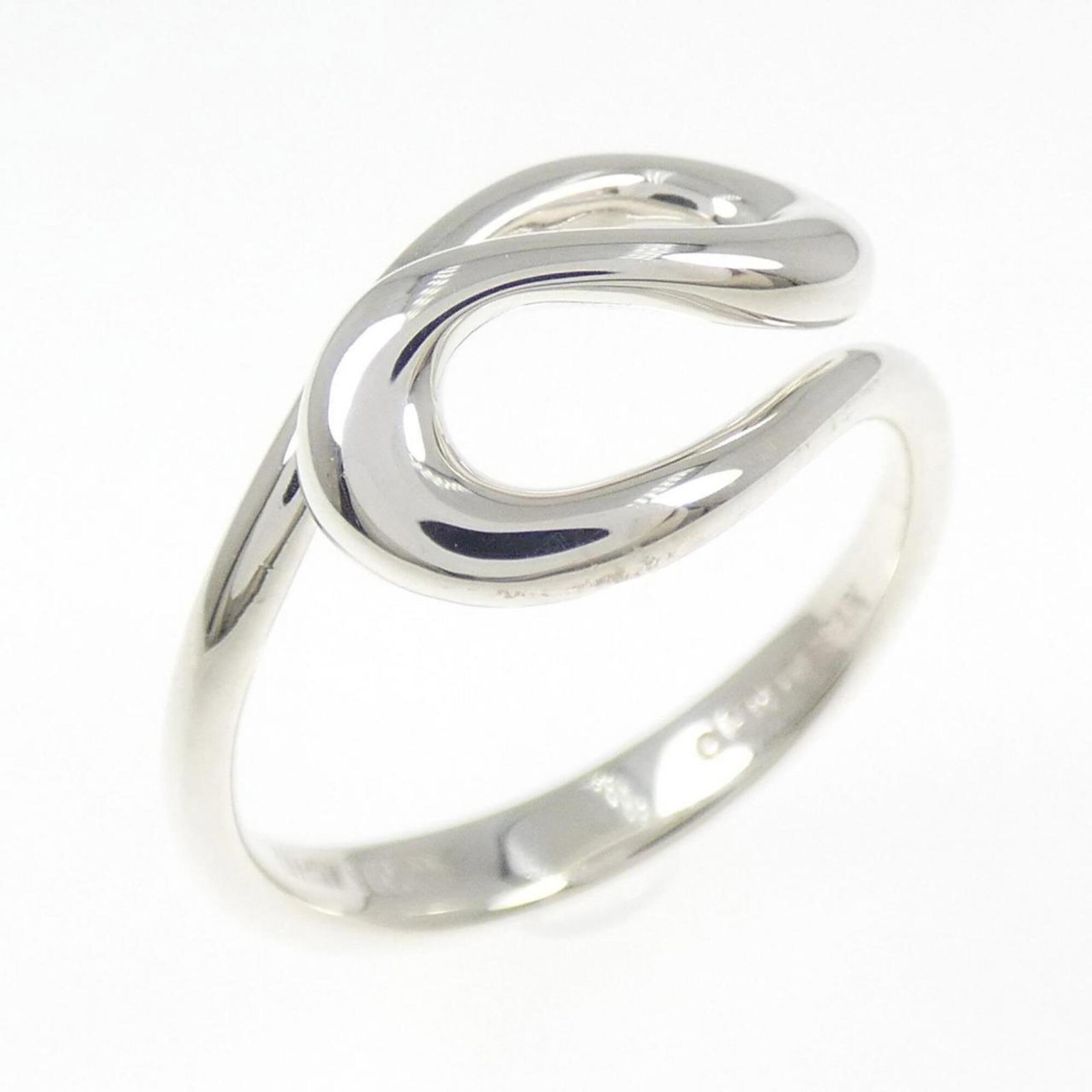 Tiffany Band Ring Silver 925: Tiffany Band Ring Silver 925 Silver 925 band ring from Tiffany, featuring a sturdy and elegant design. This used item has hardly any traces of usage, making it look like new. The silver material provi