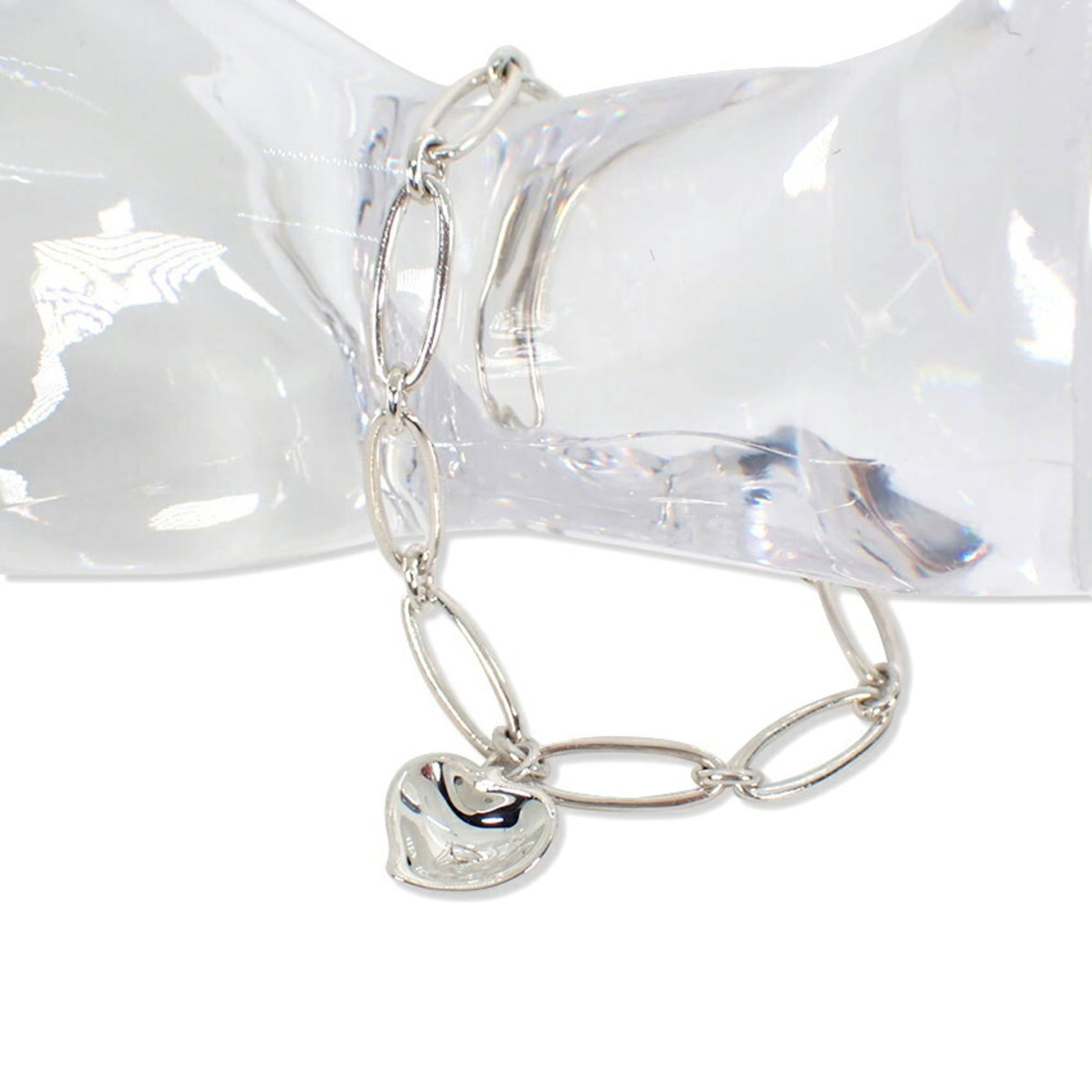 Sterling Silver 925 Tiffany Link Bracelet: Sterling Silver 925 Tiffany Link Bracelet Sterling Silver 925 Tiffany Link Bracelet. This used link bracelet features sterling silver 925 material and measures 17.5cm in length, with a few traces of