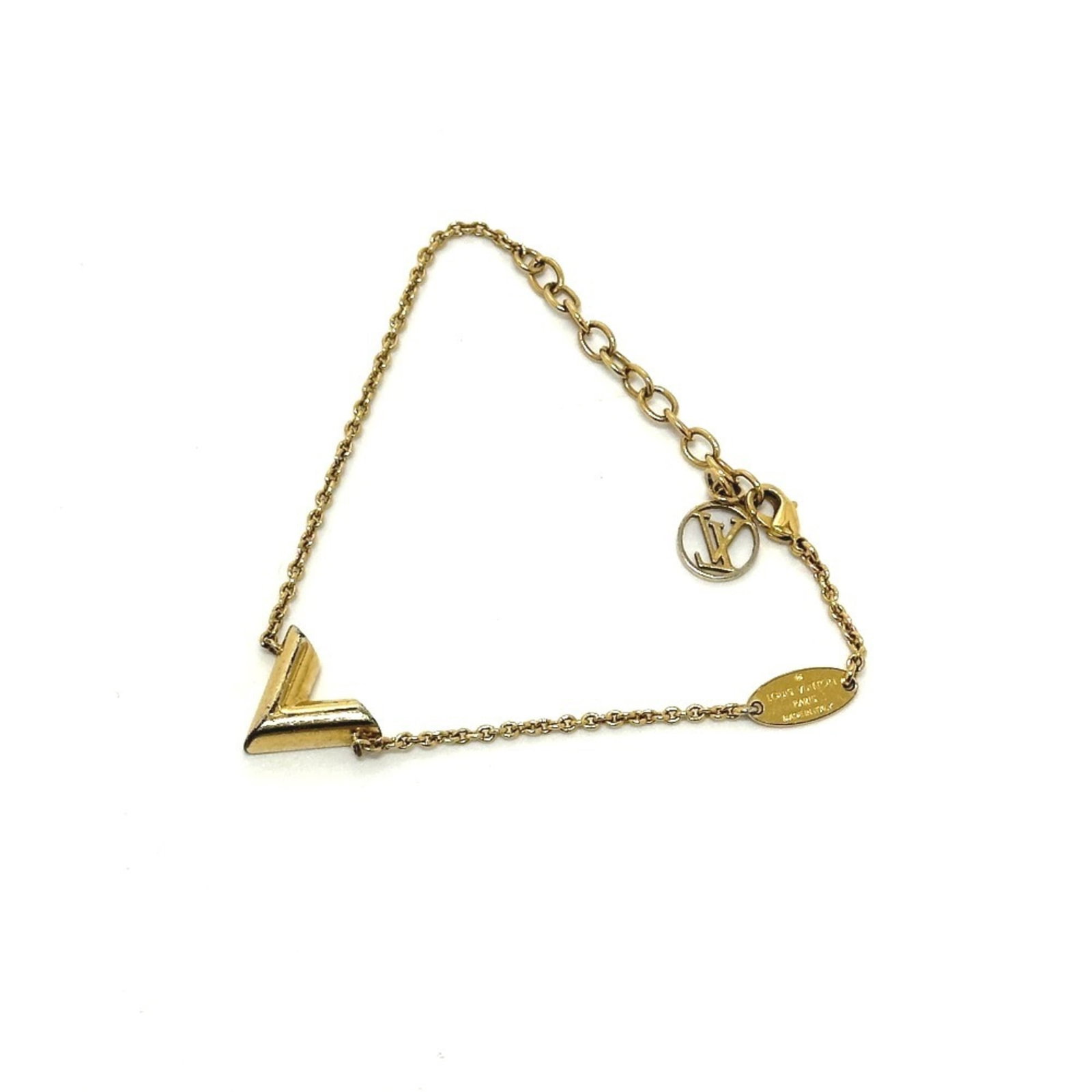 Charm of Louis Vuitton Metal: Charm of Louis Vuitton Metal Gold Louis Vuitton Metal Charm Bracelet, 20.5cm in length, features the iconic metal charm from the renowned luxury brand, bearing a signature that can be seen on its