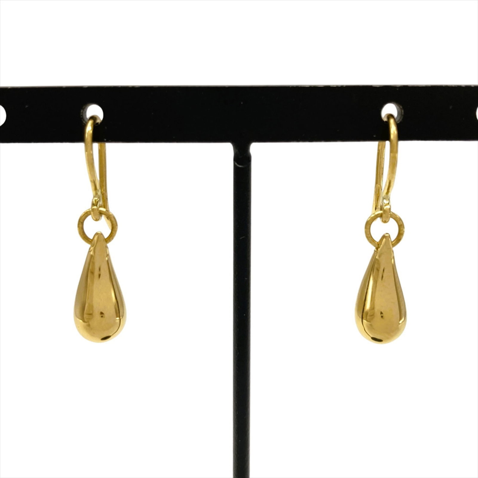 Yellow Gold Tiffany Drop Earrings 18K: Yellow Gold Tiffany Drop Earrings 18K Yellow Gold Tiffany Drop Earrings 18K are crafted from high-quality yellow gold (18K) and feature a classic drop earring design. With their elegant size (14.00mm
