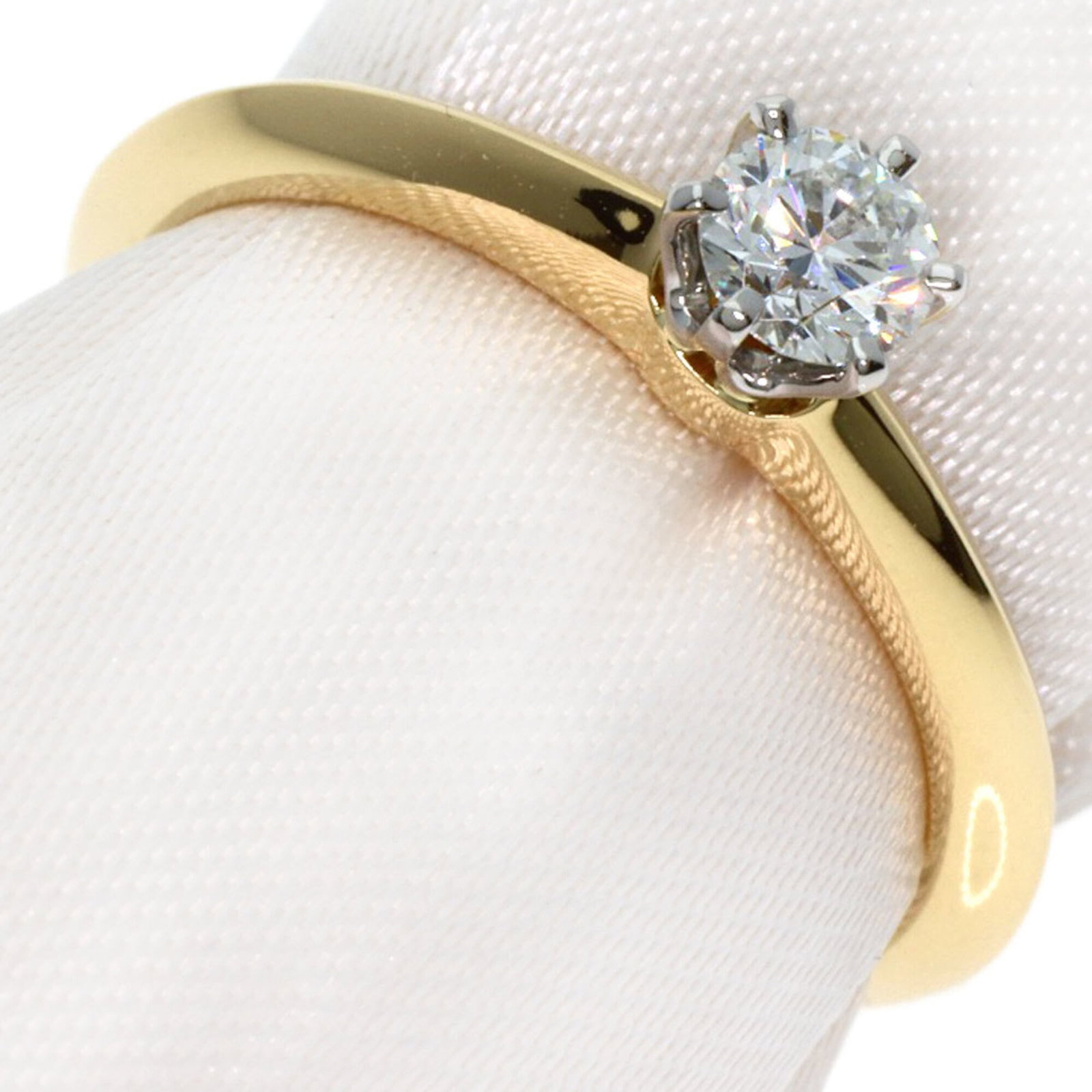 Tiffany Ring Gold Yellow 18K: Tiffany Ring Gold Yellow 18K Yellow gold band ring with a diamond stone, crafted in 18K. The ring bears some scratches and minor dirt, but remains in very good condition overall. A few traces of