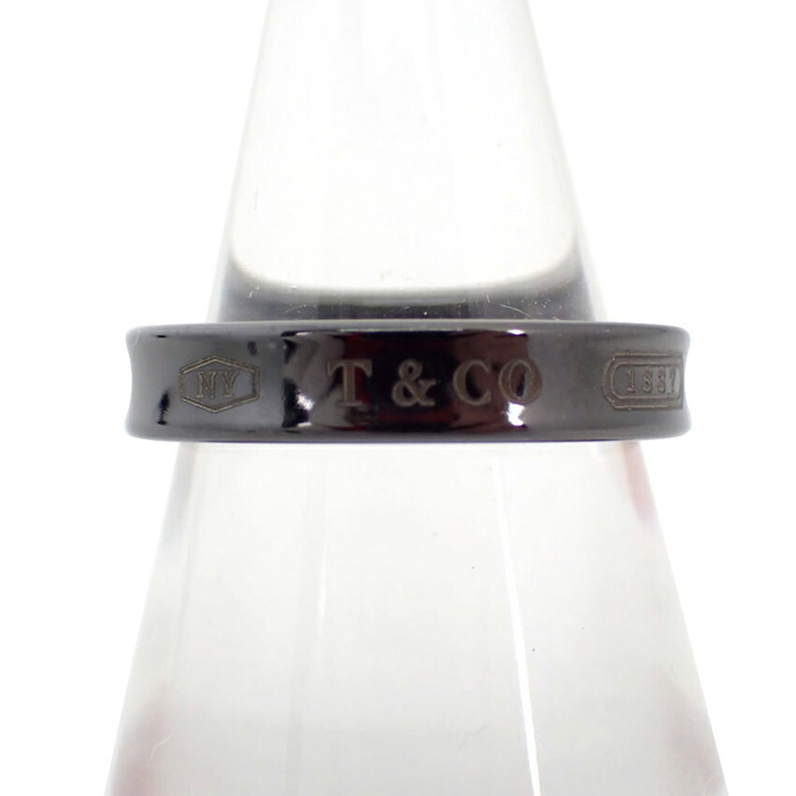 Sterling Silver Ring Tiffany Band: Sterling Silver Ring Tiffany Band Sterling Silver Ring Tiffany Band - A Pre-Owned Women's Band in Excellent Condition. This 50mm sterling silver band features the iconic Tiffany brand and has a few