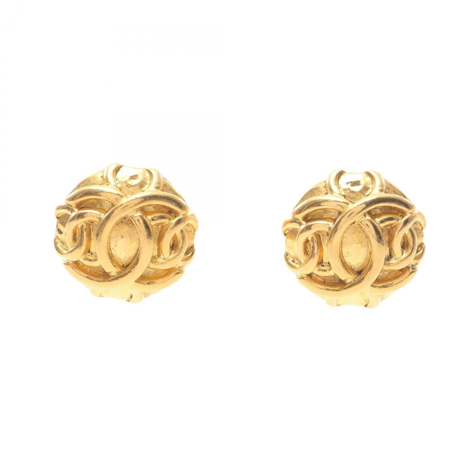 Clip earrings gold plating by Chanel: Clip earrings gold plating by Chanel Clip earrings in gold plating by Chanel, featuring a sleek and modern design. Made from durable gold plating material, these clip earrings are characterized by the
