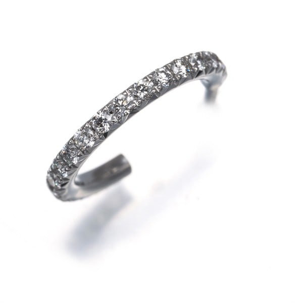 Tiffany&Co. Single Earring Diamond Metro Small Hoop 18K 750 White Gold: Tiffany&Co. Single Earring Diamond Metro Small Hoop 18K 750 White Gold Tiffany & Co.'s Single Earring Diamond Metro Small Hoop features a natural diamond set in an 18k white gold setting, showcasing t