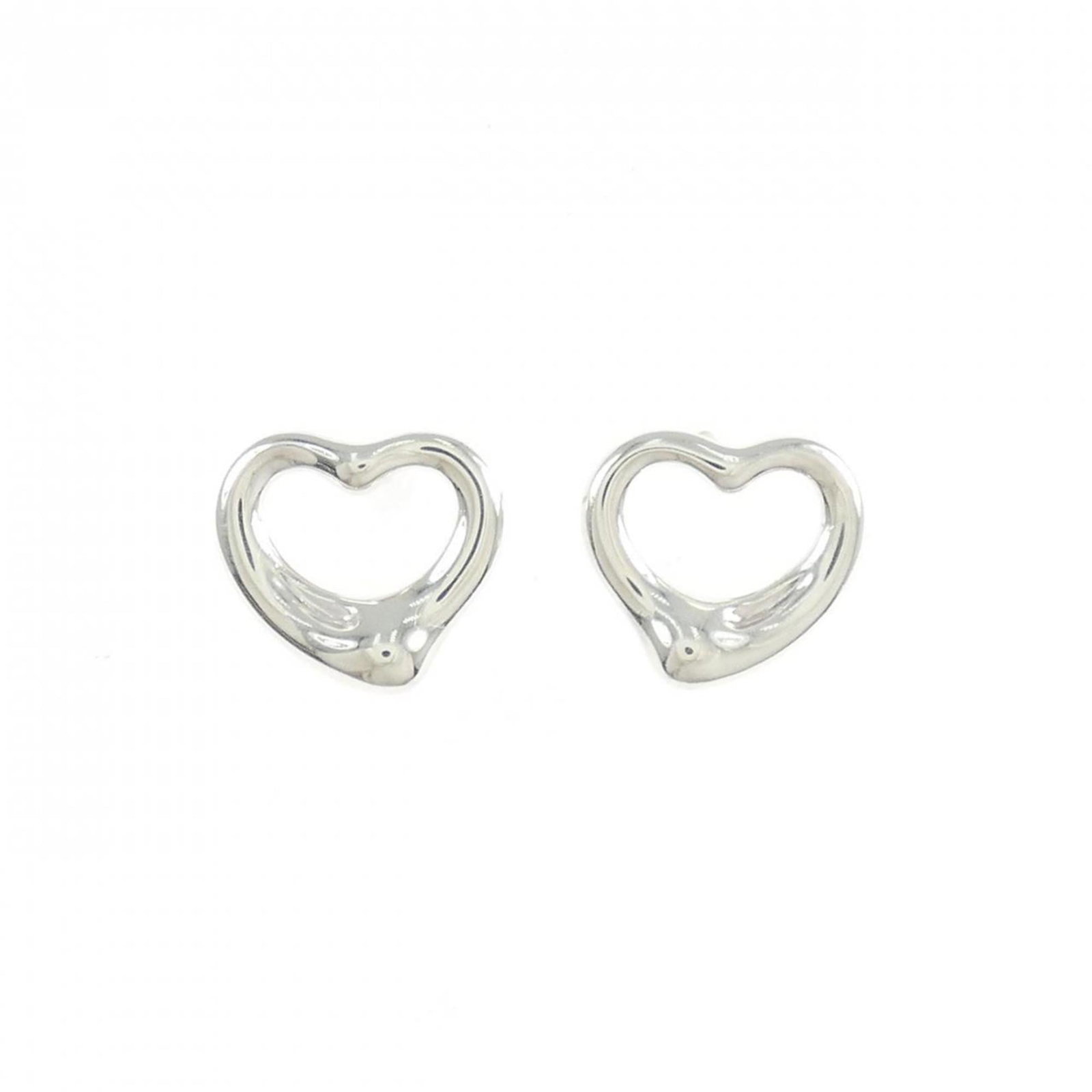 Silver 925 stud earrings by Tiffany: Silver 925 stud earrings by Tiffany Silver 925 stud earrings by Tiffany, featuring a classic design with a subtle shine. These elegant earrings are made from high-quality silver and have a weighty fee