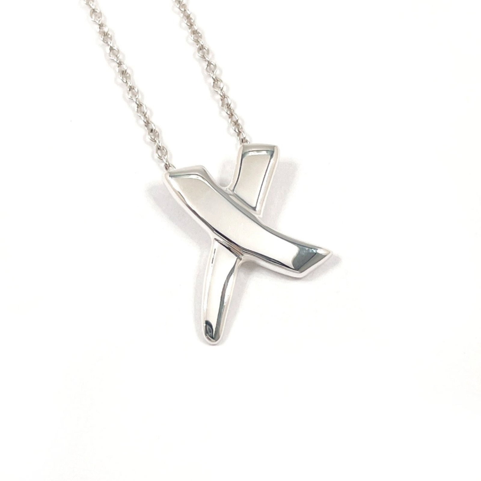 Tiffany & Co. Tiffany Graffiti X Kiss Paloma Picasso Necklace In 925 Sterling Silver For Women: Tiffany & Co. Tiffany Graffiti X Kiss Paloma Picasso Necklace In 925 Sterling Silver For Women Tiffany & Co.'s Graffiti X Kiss Paloma Picasso Necklace in sterling silver boasts a striking design, feat