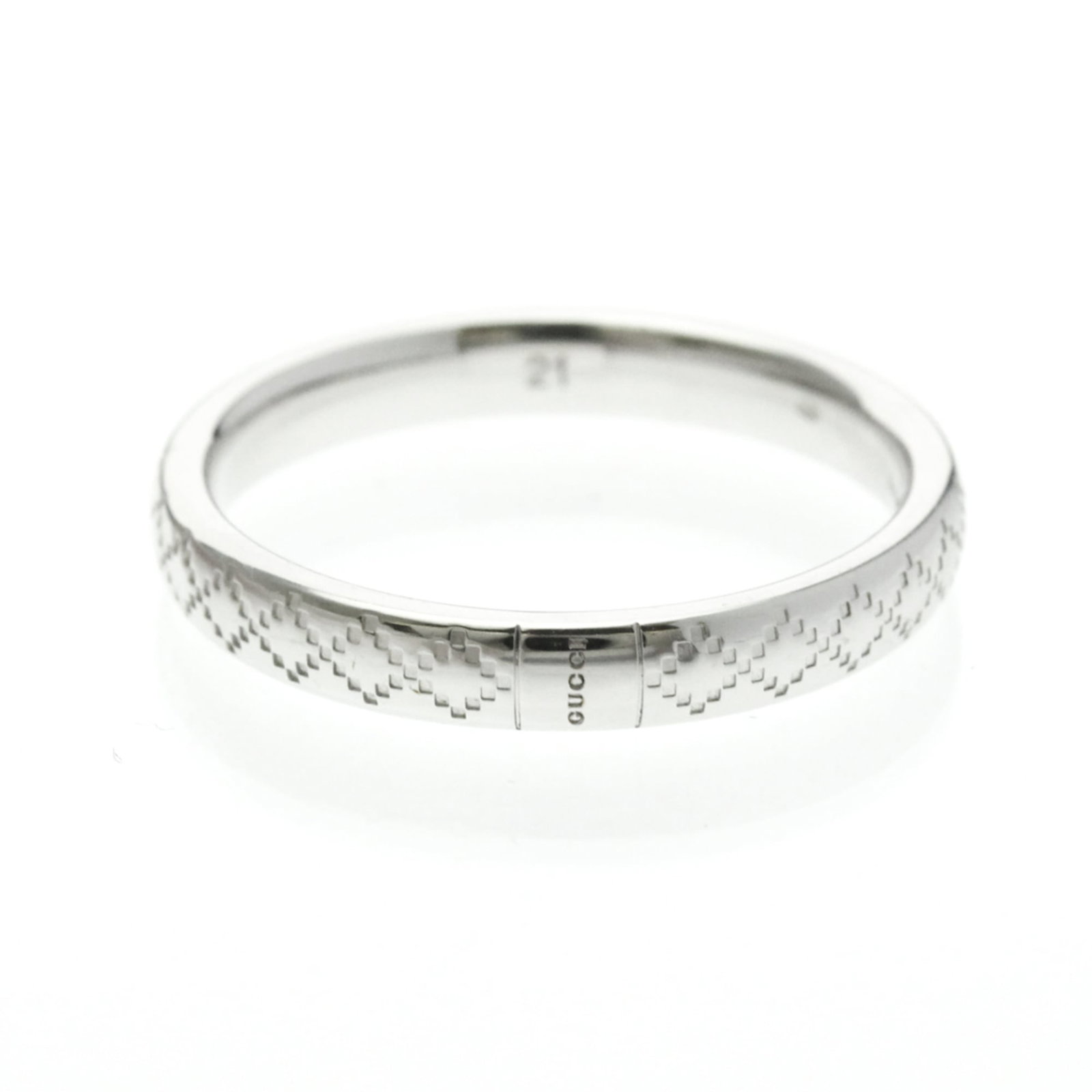 White Gold 18K Band Ring Gucci: White Gold 18K Band Ring Gucci White Gold 18K Band Ring Gucci - A sleek and sophisticated accessory from the renowned Italian fashion house. This 18k white gold band ring boasts a slender profile and