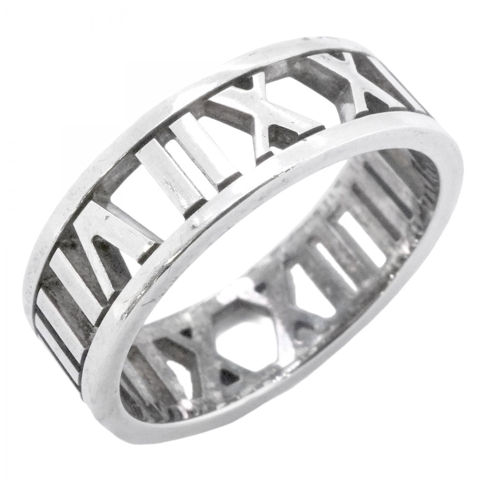 Tiffany Band Ring Silver 925: Tiffany Band Ring Silver 925 Silver 925 band ring from Tiffany, featuring a classic design in good condition. The item shows traces of usage and minor scratches, but remains generally in good conditio