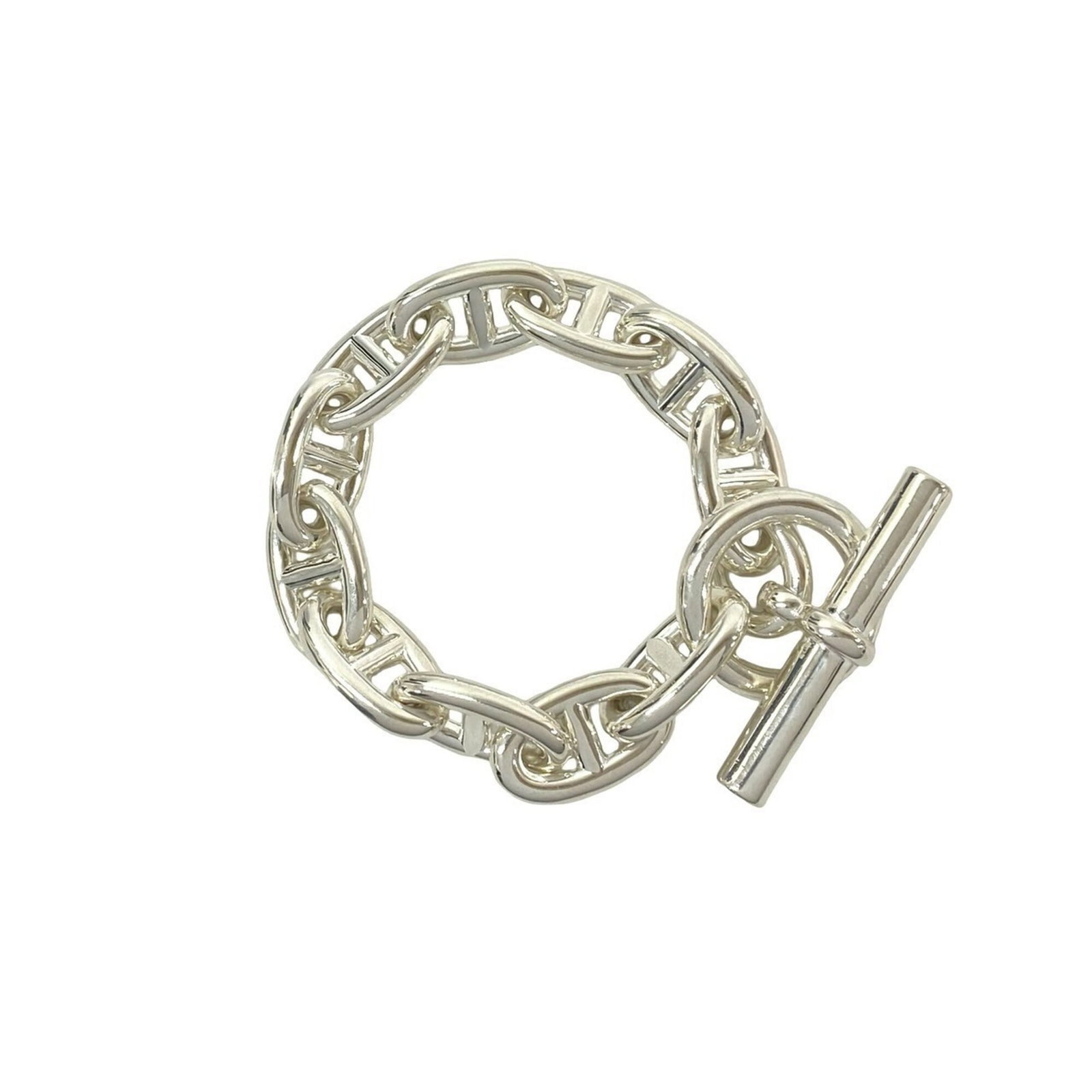 Silver Charm Bracelet 925 by Hermes: Silver Charm Bracelet 925 by Hermes Silver Charm Bracelet 925 by Hermes features a classic design with subtle charm details. Made from high-quality silver, this 21cm bracelet showcases a sleek and sop