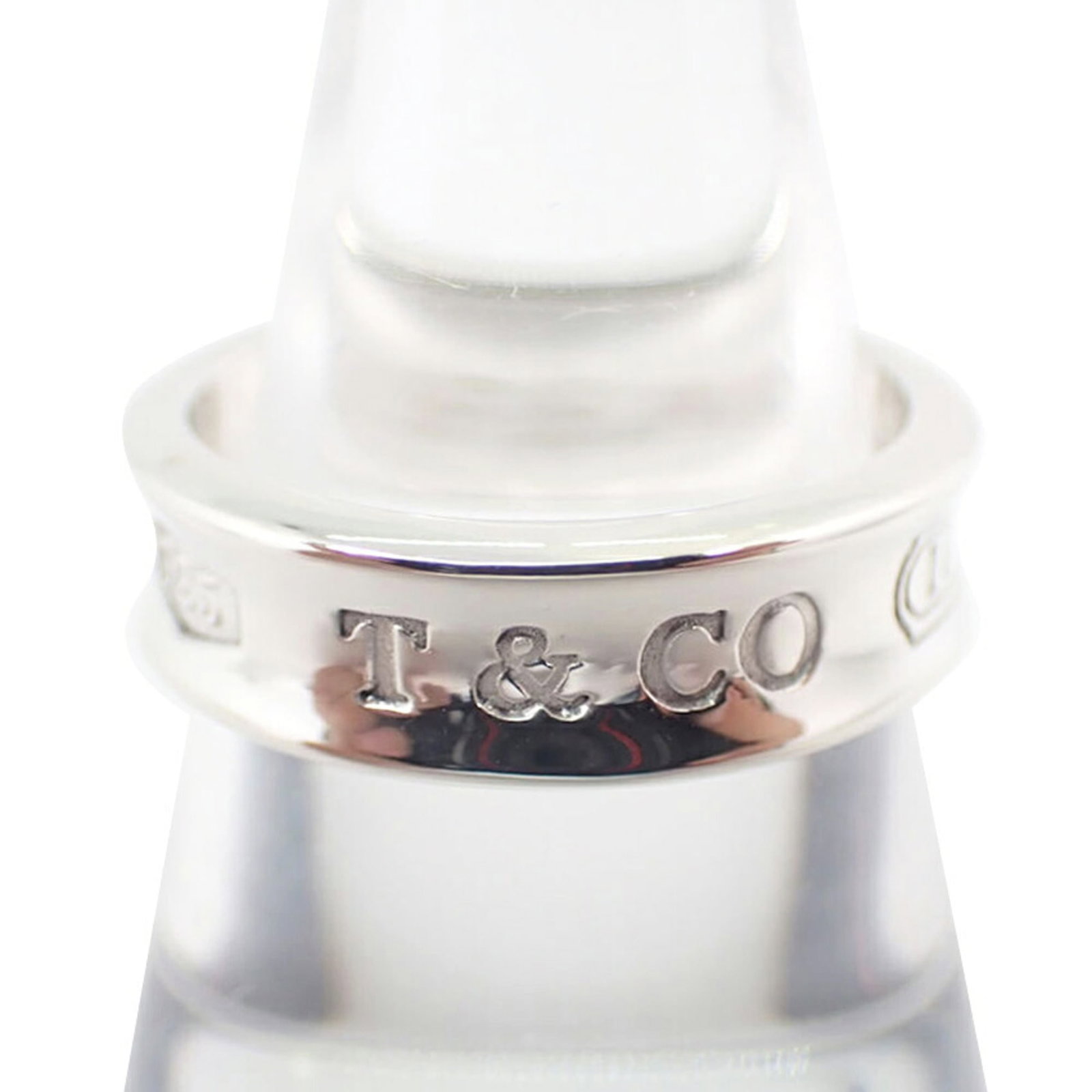 Sterling Silver Ring Tiffany Band: Sterling Silver Ring Tiffany Band Sterling silver ring with a classic Tiffany band design, featuring a timeless and elegant look. Made from high-quality sterling silver (925), this band is a great opt
