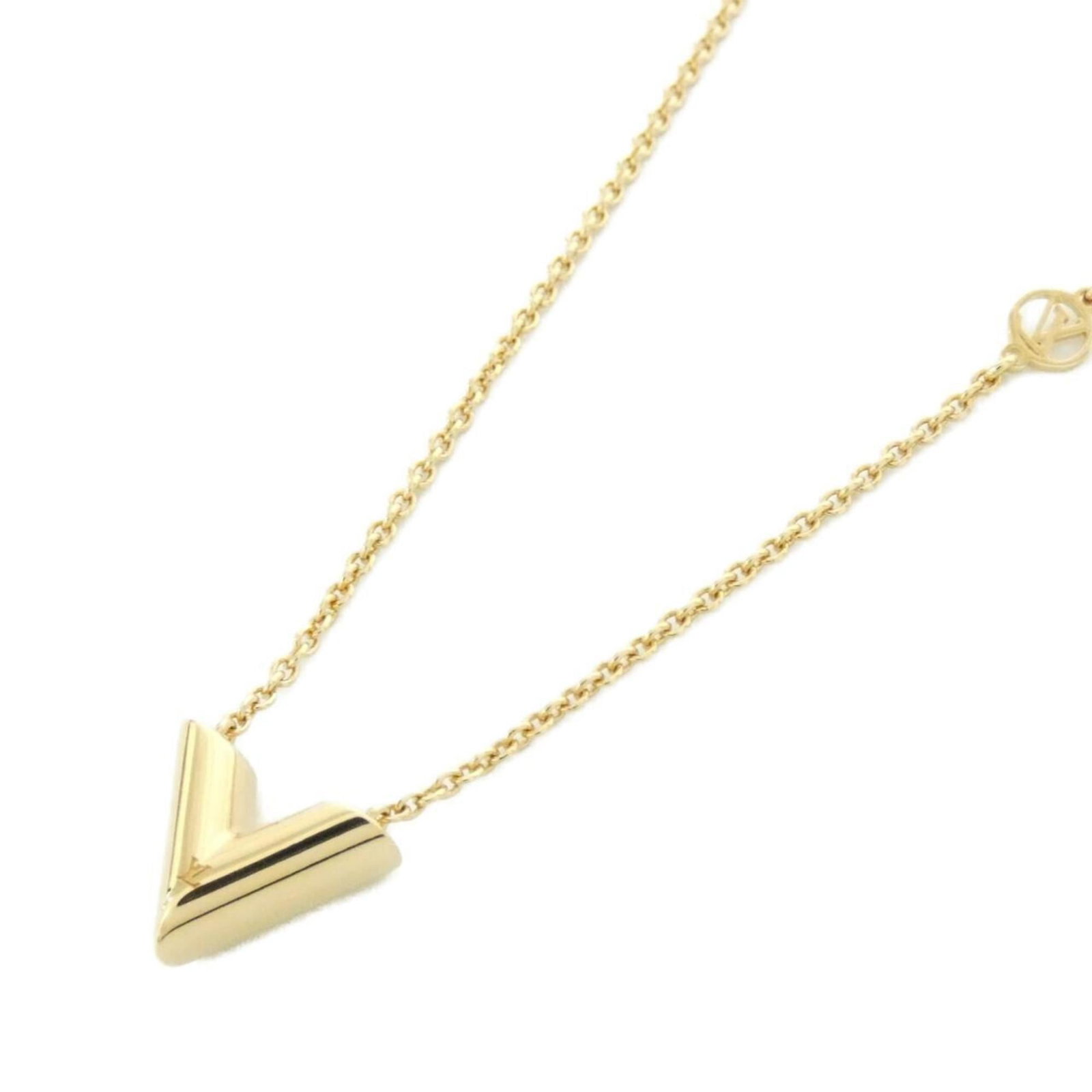 Louis Vuitton Necklace Essential M00857: Louis Vuitton Necklace Essential M00857 Gold Louis Vuitton Necklace with 14mm x 16mm Pendant, suitable for women with neck circumferences ranging from 15.35'' to 17.71''. The necklace features a few
