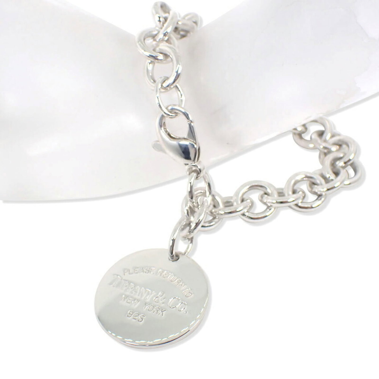 Silver 925 Tiffany Charm Bracelet: Silver 925 Tiffany Charm Bracelet Sterling silver 925 Tiffany charm bracelet, crafted with attention to detail and made from high-quality materials. Measuring 18.5cm in length, this elegant charm