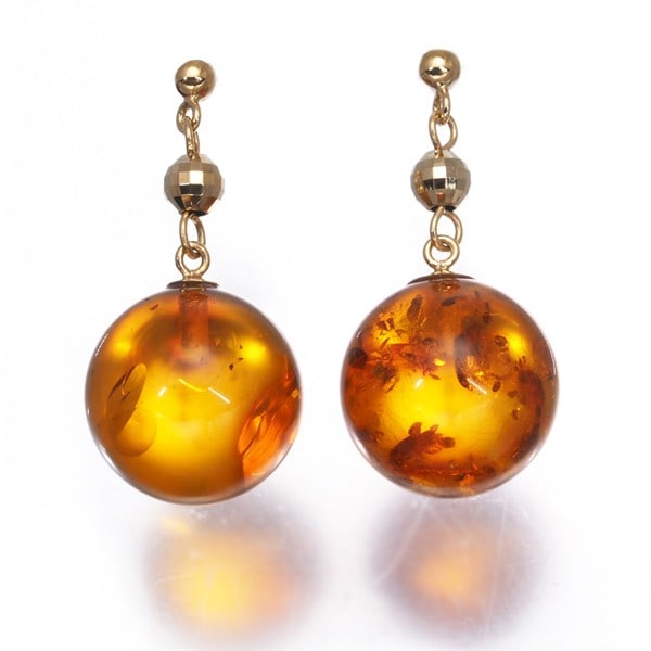 Mirror ball solitaire amber earrings yellow gold 18k drop: Mirror ball solitaire amber earrings yellow gold 18k drop Yellow gold 18k drop earrings feature a stunning mirror ball solitaire setting, showcasing a beautiful natural amber stone. The intricate