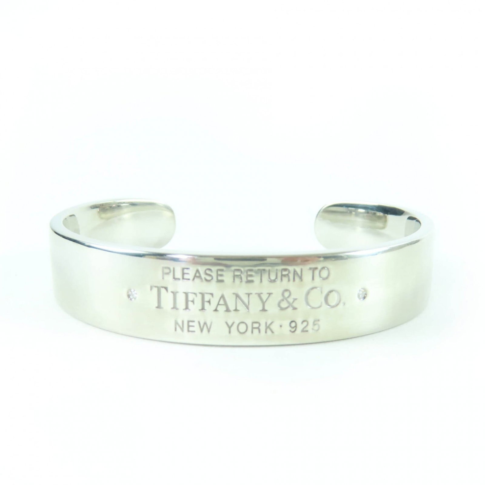 Silver Bangle Tiffany: Silver Bangle Tiffany Silver Bangle Tiffany bears a signature. This women's bangle is made from high-quality silver and features a classic design. With its subtle scratches and minor wear, it showcase