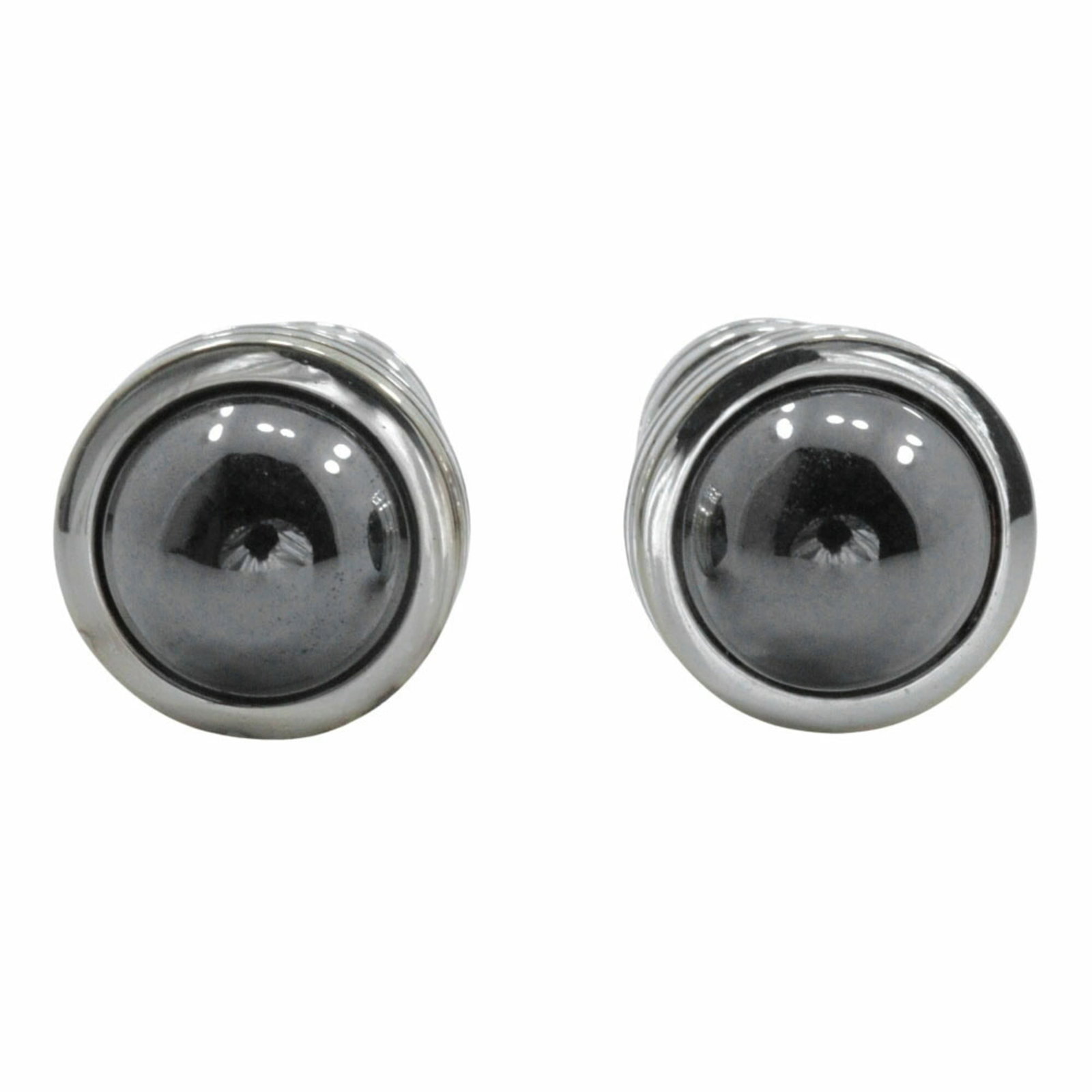 Silver cufflinks Tiffany 925: Silver cufflinks Tiffany 925 Silver cufflinks from Tiffany & Co., crafted from high-quality silver (925) and adorned with hematite stones, add a touch of elegance to any outfit. The subtle scratches a