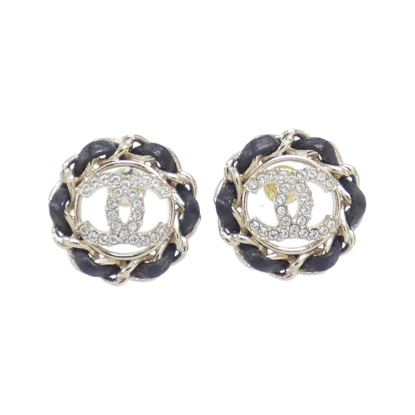 Chanel Stud Earrings Leather: Chanel Stud Earrings Leather Stud earrings from Chanel, crafted in black lamb leather with crystal accents. The earrings measure 18mm x 18mm and are made from genuine leather, bearing a few traces of 
