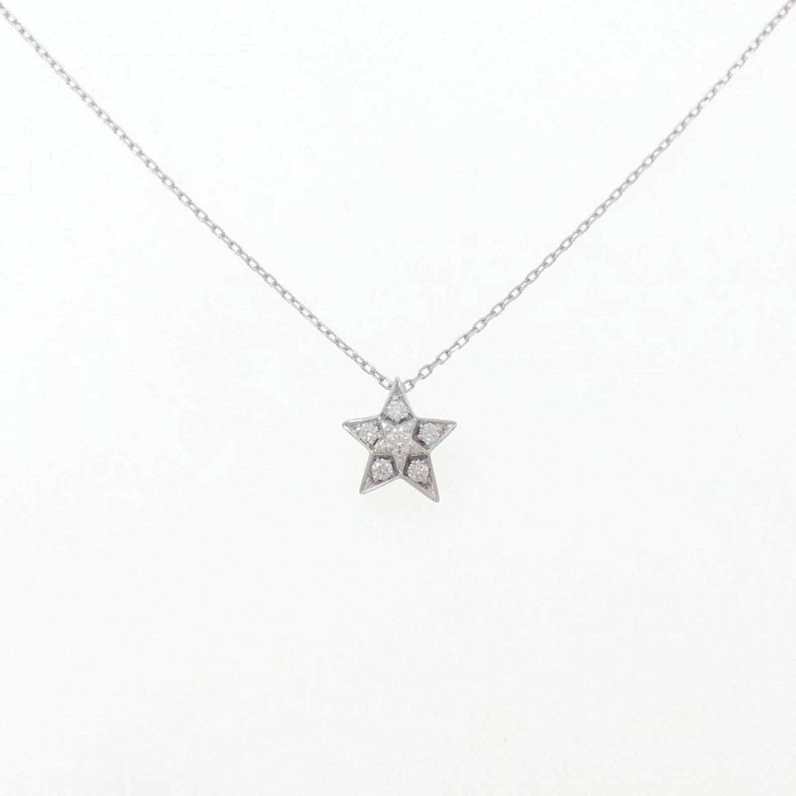 Comet Small Necklace by Chanel: Comet Small Necklace by Chanel Chanel's Comet Small Necklace boasts an elegant design featuring a diamond pendant set in white gold (18K). The necklace measures 38 cm - 41 cm in circumference, with a 