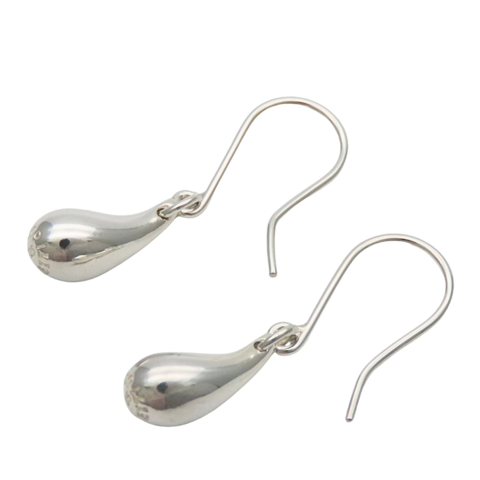 Silver 925 stud earrings by Tiffany: Silver 925 stud earrings by Tiffany Silver 925 stud earrings by Tiffany, bearing the hallmark of quality craftsmanship and attention to detail. With their sleek design and durable silver construction,