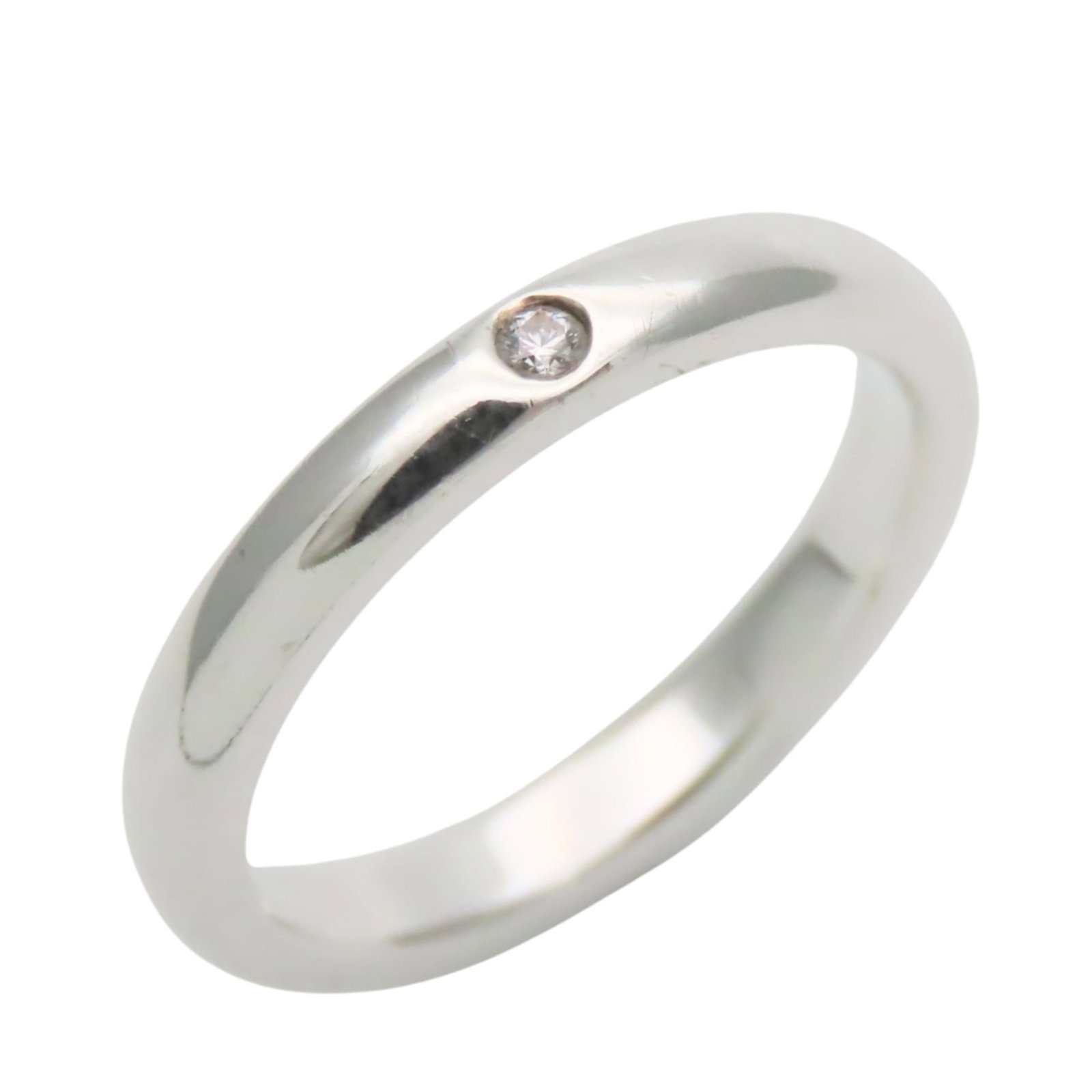 Tiffany Band Ring Silver 925: Tiffany Band Ring Silver 925 Silver Tiffany band ring with diamond stone, featuring a classic design and elegant simplicity. Made from high-quality silver 925 material, this ring boasts a timeless
