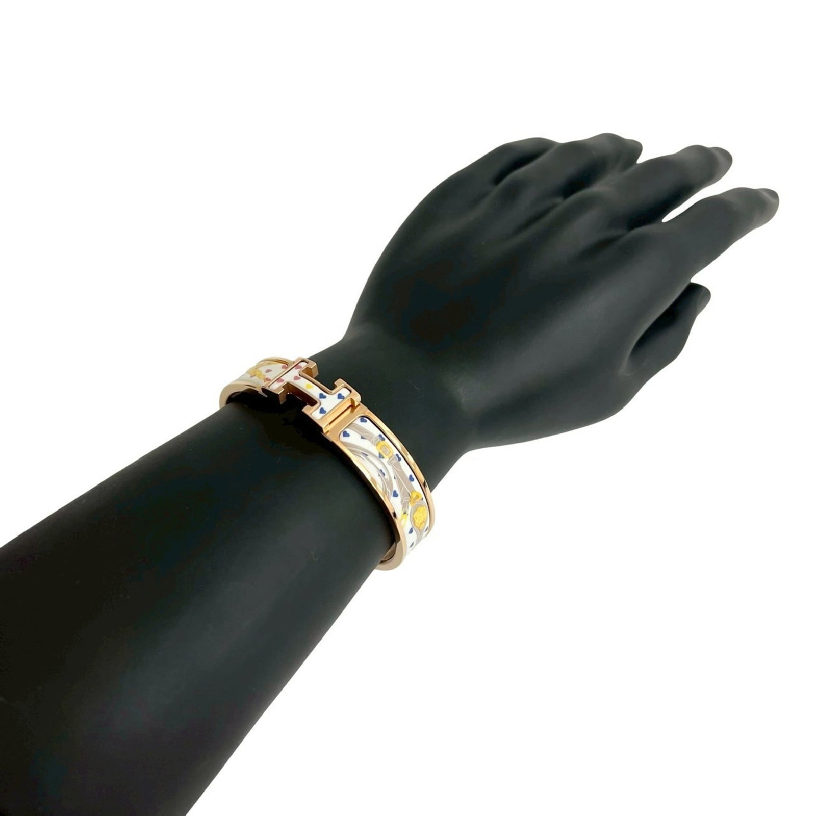 Charm bracelet gold plating from Hermes: Charm bracelet gold plating from Hermes Gold plating from Hermes adds a touch of luxury to this charm bracelet, featuring a delicate gold finish with subtle white accents. Measuring 15.5cm in length,