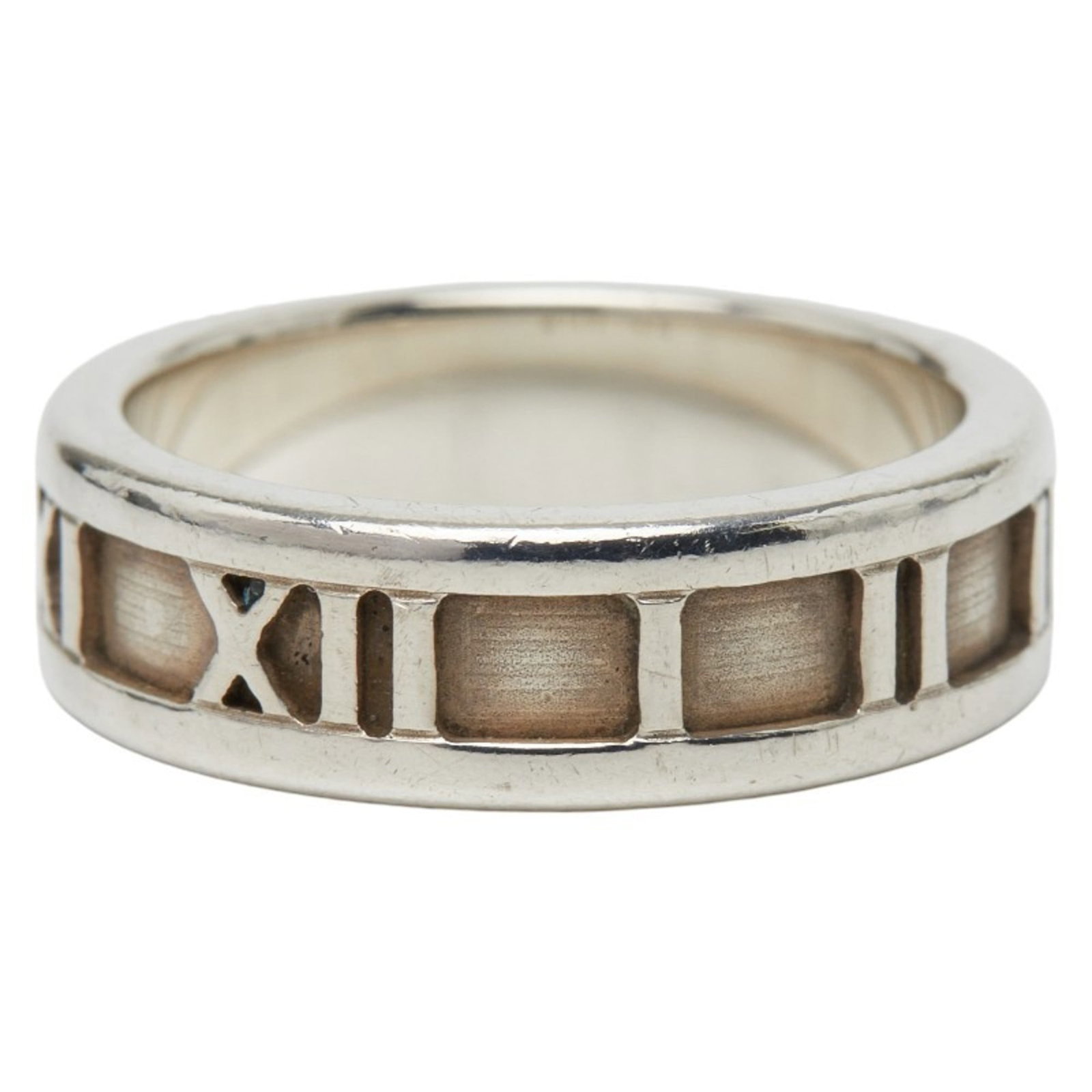 Tiffany Band Ring Silver 925: Tiffany Band Ring Silver 925 Silver 925 Tiffany Band Ring, Us Size 6.5, in good condition with traces of usage and minor scratches. This band ring features a silver 925 material and bears the Tiffany