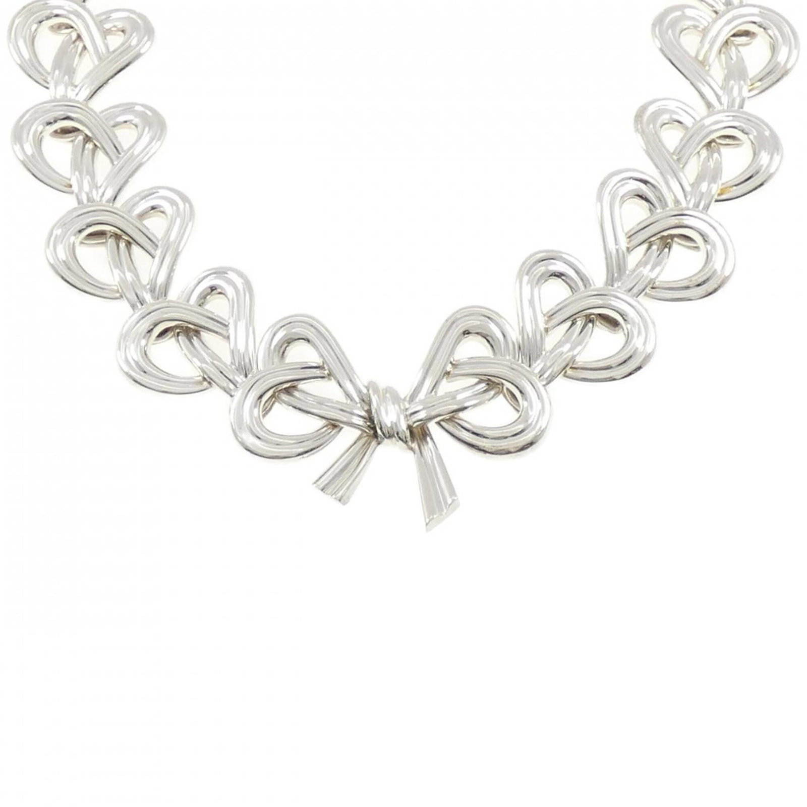 Tiffany & Co. 925 Necklace: Tiffany & Co. 925 Necklace Silver Tiffany & Co. necklace with a 31 cm circumference, featuring a classic design in excellent used condition, bearing a few traces of usage and minor scratches/dirt. The