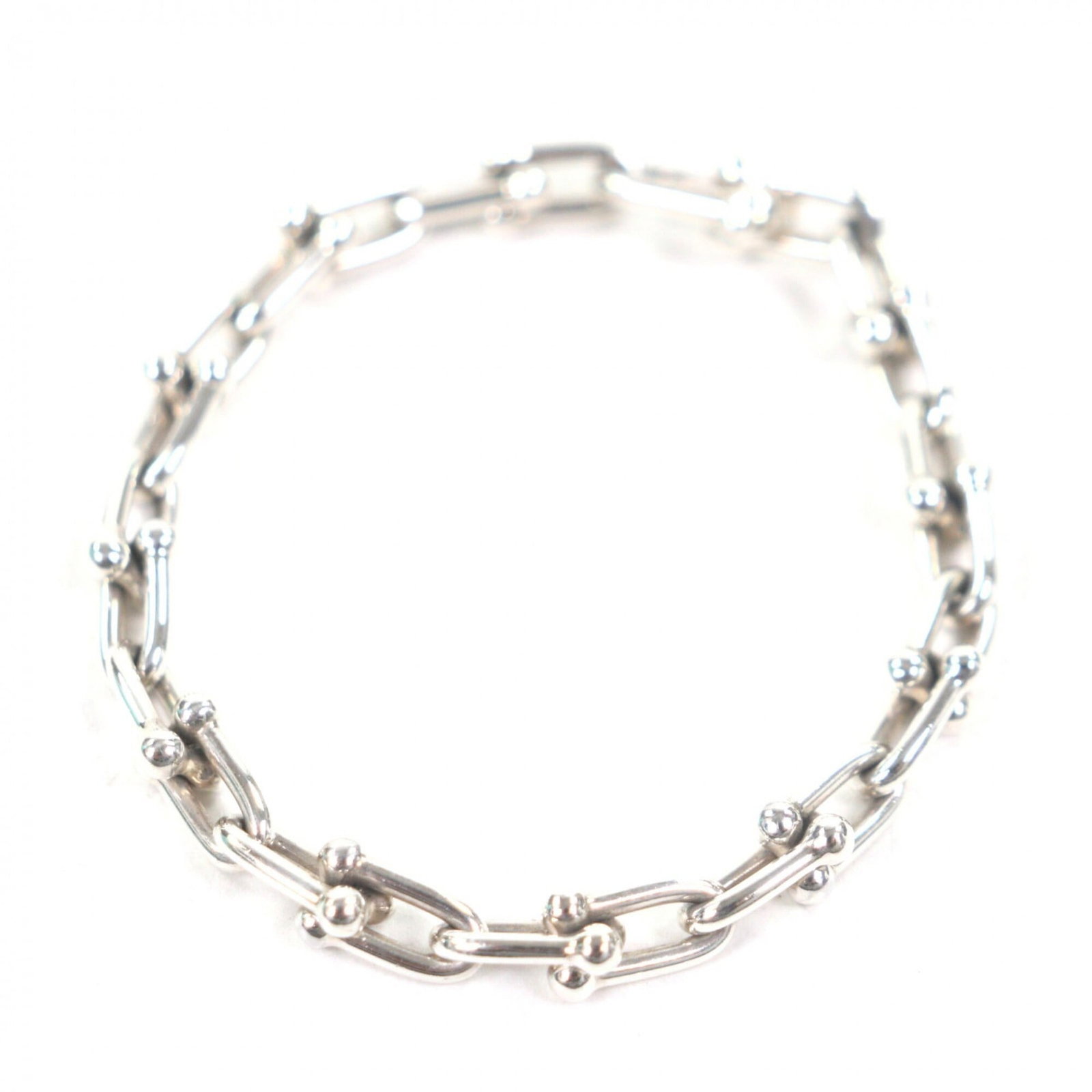 Charm Tiffany Bracelet 925 Silver: Charm Tiffany Bracelet 925 Silver Charm Tiffany Bracelet 925 Silver - A delicate and elegant charm bracelet made from high-quality silver, featuring a subtle width of 5mm. With a total length of