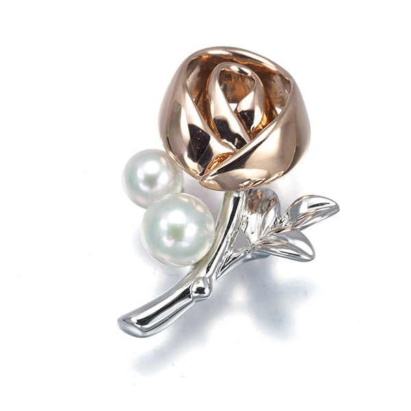 Silver Rose Flower Baby Akoya Pearl 4.2Mm/ 4.8Mm Mikimoto Brooch: Silver Rose Flower Baby Akoya Pearl 4.2Mm/ 4.8Mm Mikimoto Brooch Silver Rose Flower Baby Akoya Pearl 4.2Mm/ 4.8Mm Mikimoto Brooch - A delicate silver brooch featuring a beautiful flower-shaped main