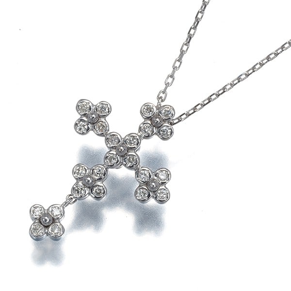 Vendome Necklace Diamond 0.14Ct Cross Flower Ydrop 18K 750 White Gold: Vendome Necklace Diamond 0.14Ct Cross Flower Ydrop 18K 750 White Gold Vendome Necklace Diamond 0.14Ct Cross Flower Ydrop 18K 750 White Gold - A stunning 18k white gold necklace featuring a natural dia