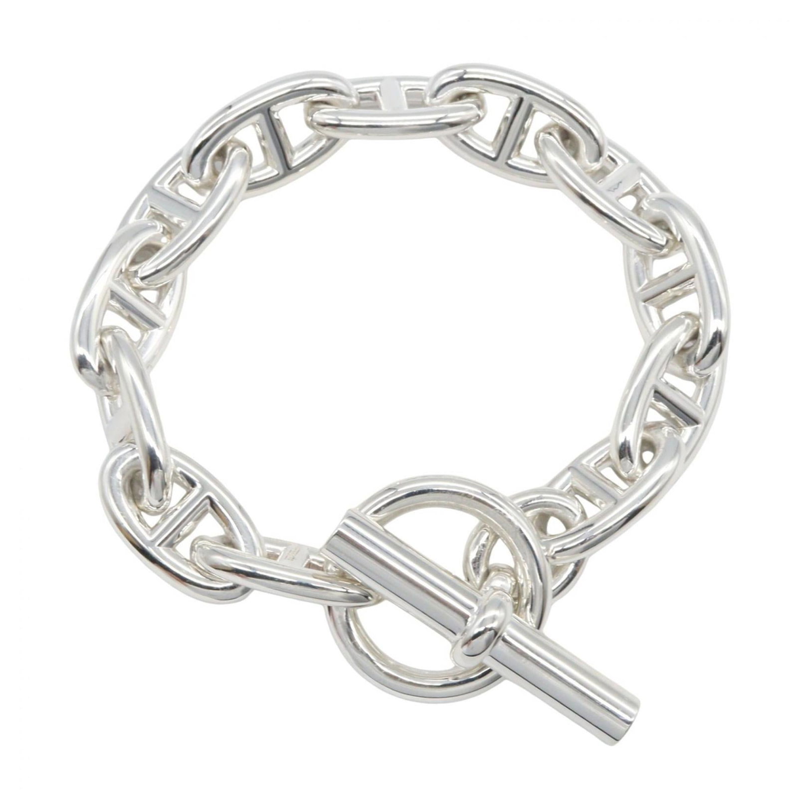 Silver Charm Bracelet 925 by Hermes: Silver Charm Bracelet 925 by Hermes Silver Charm Bracelet 925 by Hermes, featuring a classic and elegant design, measures 16cm in length. Made from high-quality silver 925 material, this charm